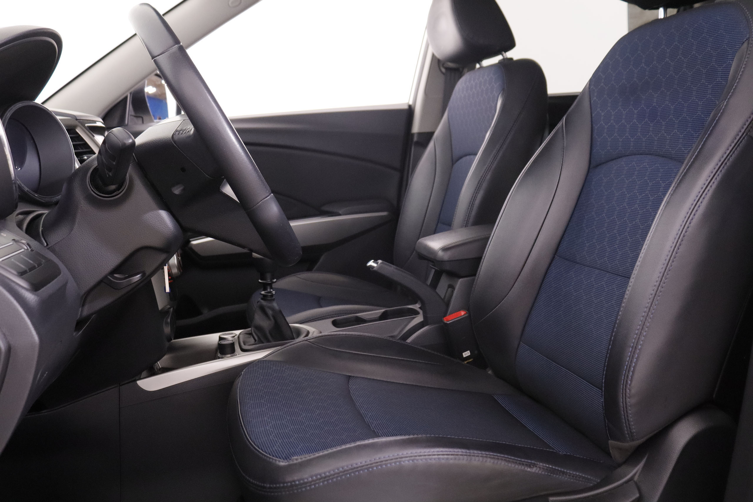 Ssangyong Tivoli 1.6 G16 LIMITED 4X2 128CV 5P # NAVY, PARKTRONIC foto 23