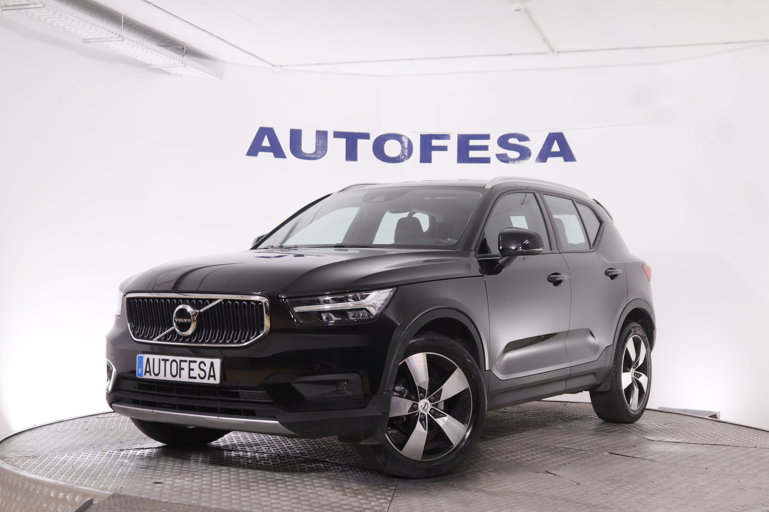 Volvo XC40 1.5 MOMENTUM T3 AUTO 163CV 5P # NAVY, PARKTRONIC foto 1
