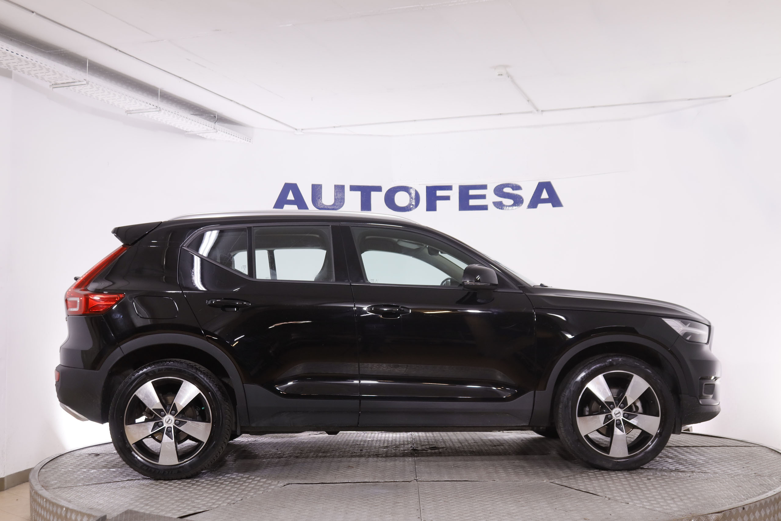 Volvo XC40 1.5 MOMENTUM T3 AUTO 163CV 5P # NAVY, PARKTRONIC foto 9