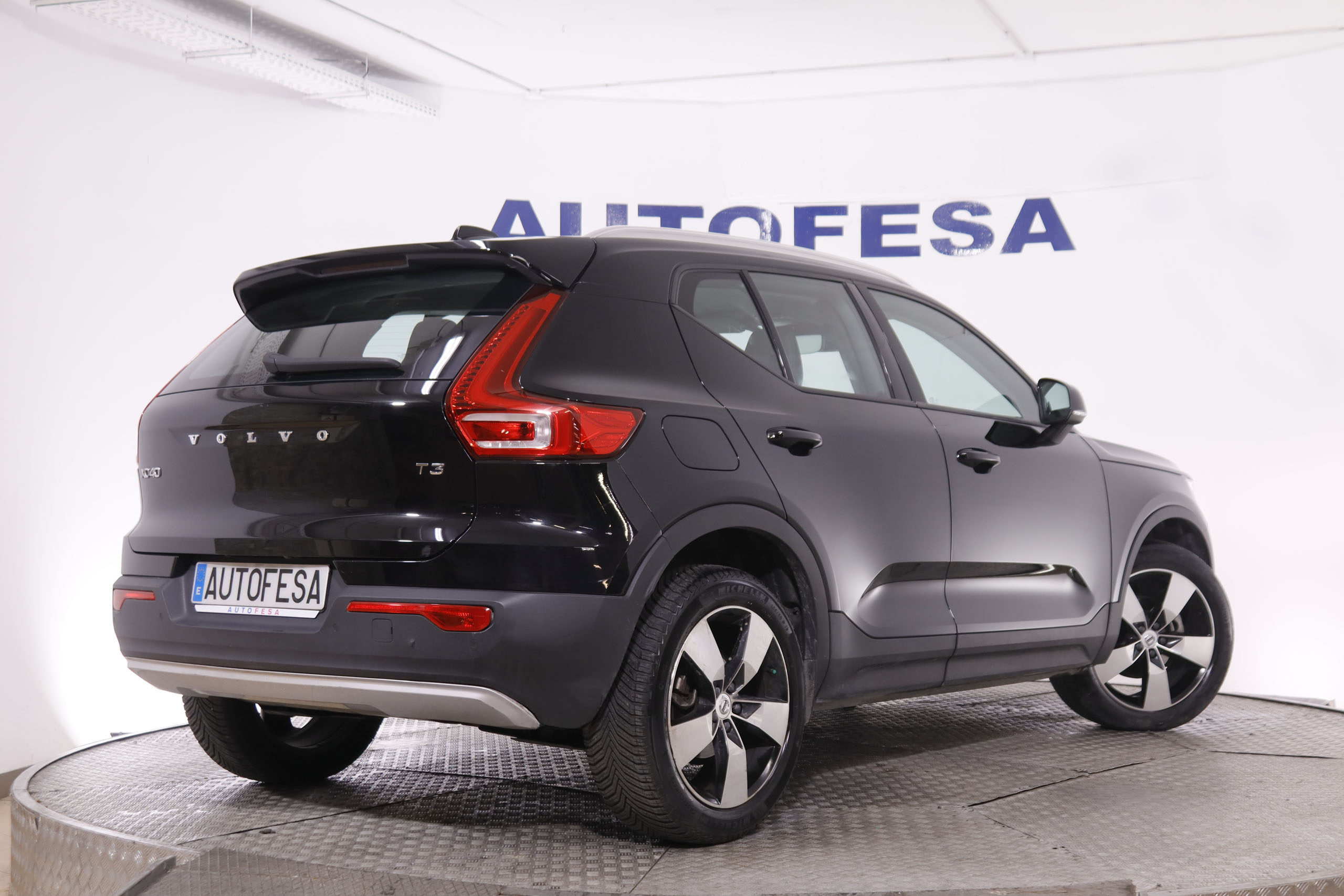 Volvo XC40 1.5 MOMENTUM T3 AUTO 163CV 5P # NAVY, PARKTRONIC foto 5
