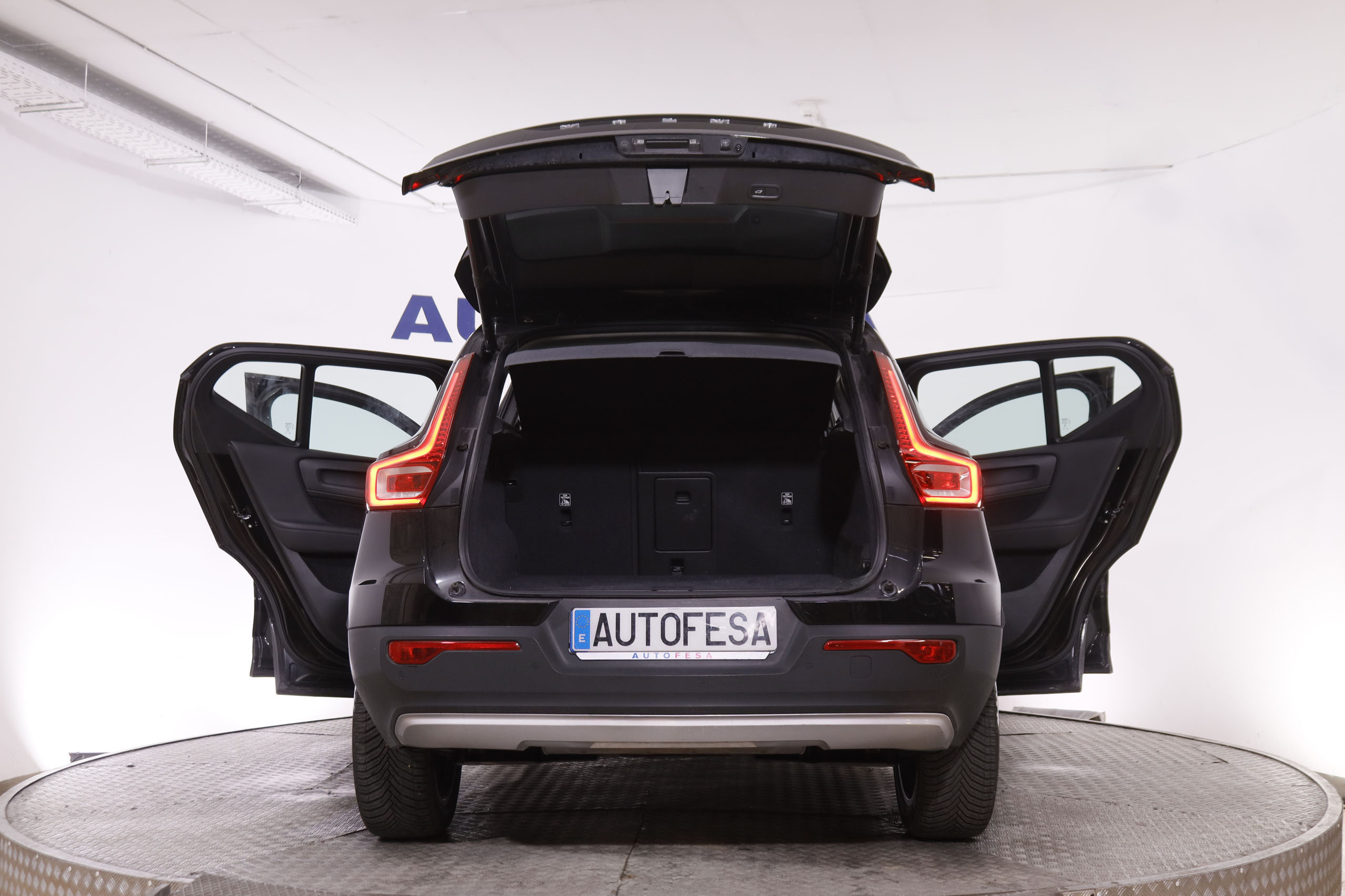 Volvo XC40 1.5 MOMENTUM T3 AUTO 163CV 5P # NAVY, PARKTRONIC foto 11