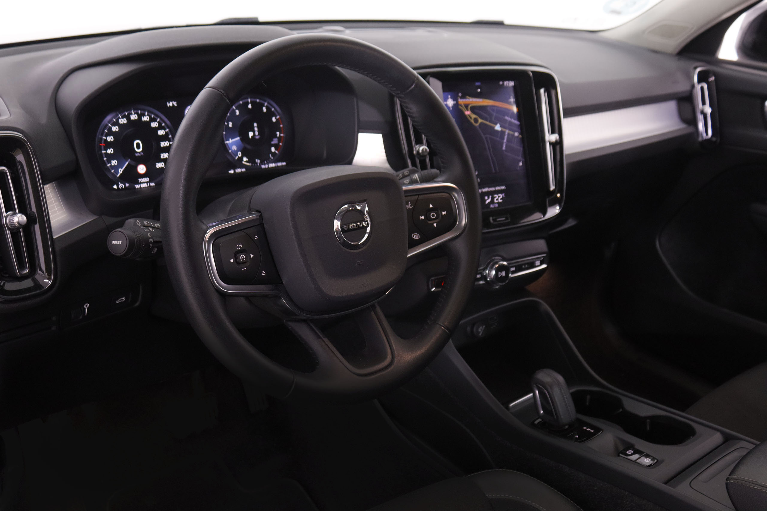 Volvo XC40 1.5 MOMENTUM T3 AUTO 163CV 5P # NAVY, PARKTRONIC foto 14