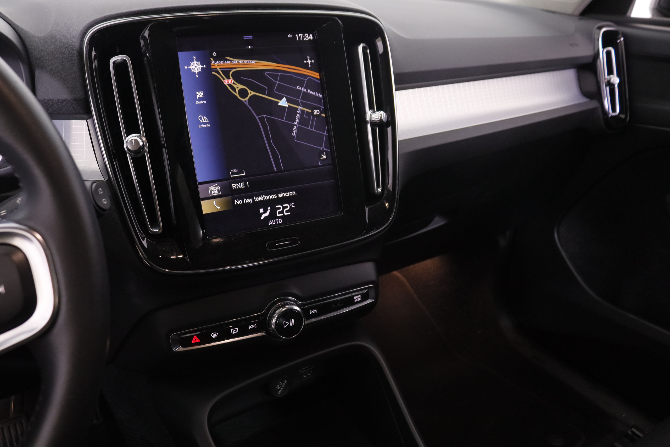 Volvo XC40 1.5 MOMENTUM T3 AUTO 163CV 5P # NAVY, PARKTRONIC foto 18