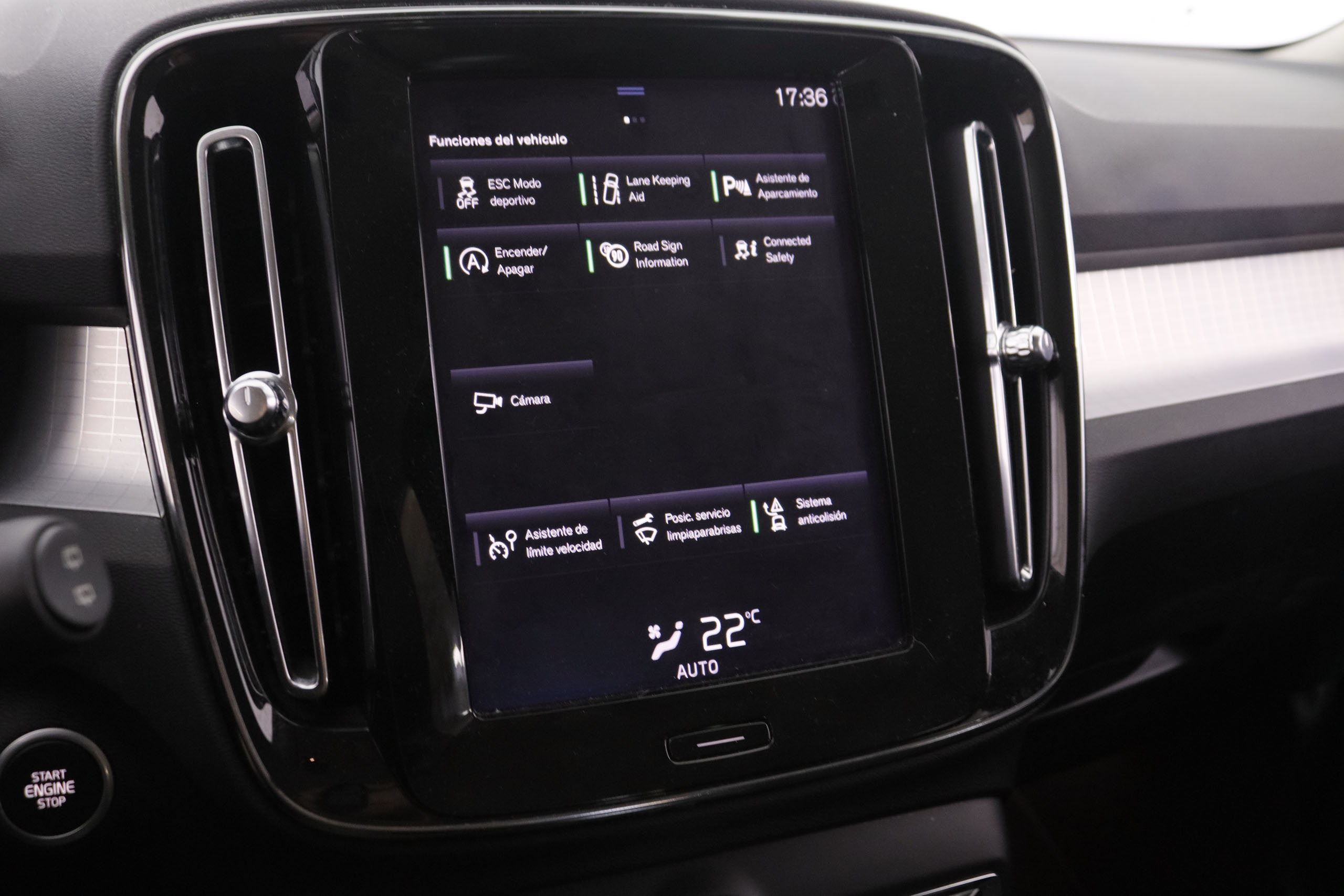 Volvo XC40 1.5 MOMENTUM T3 AUTO 163CV 5P # NAVY, PARKTRONIC foto 21