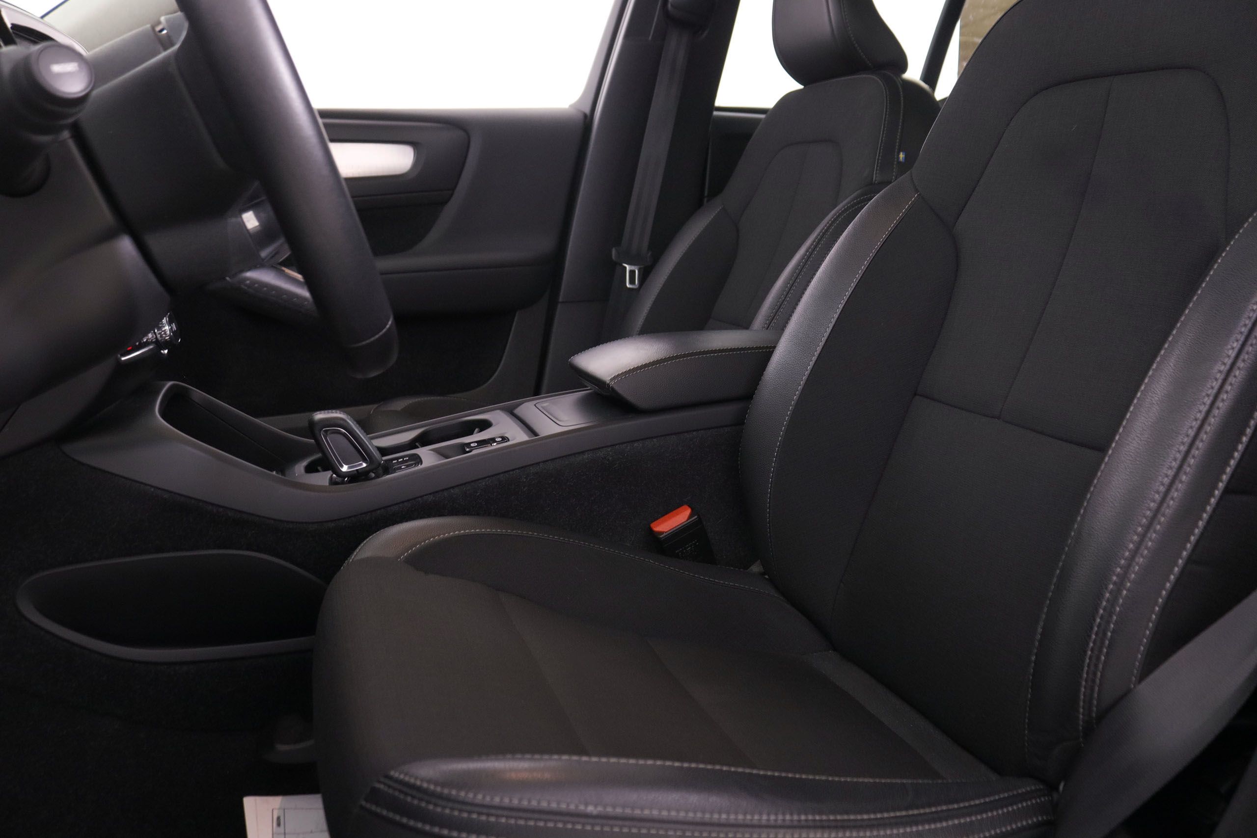 Volvo XC40 1.5 MOMENTUM T3 AUTO 163CV 5P # NAVY, PARKTRONIC foto 27