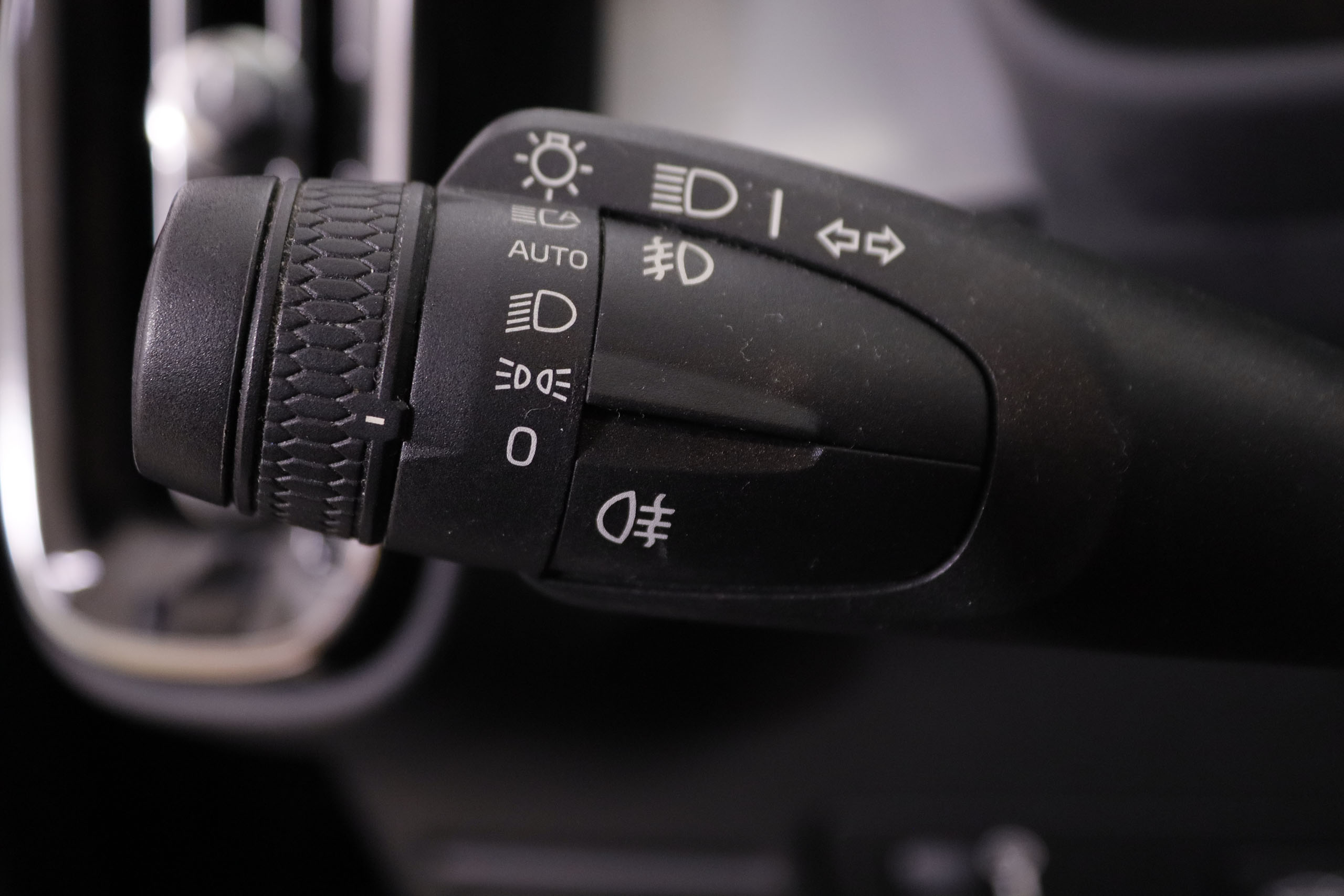 Volvo XC40 1.5 MOMENTUM T3 AUTO 163CV 5P # NAVY, PARKTRONIC foto 24