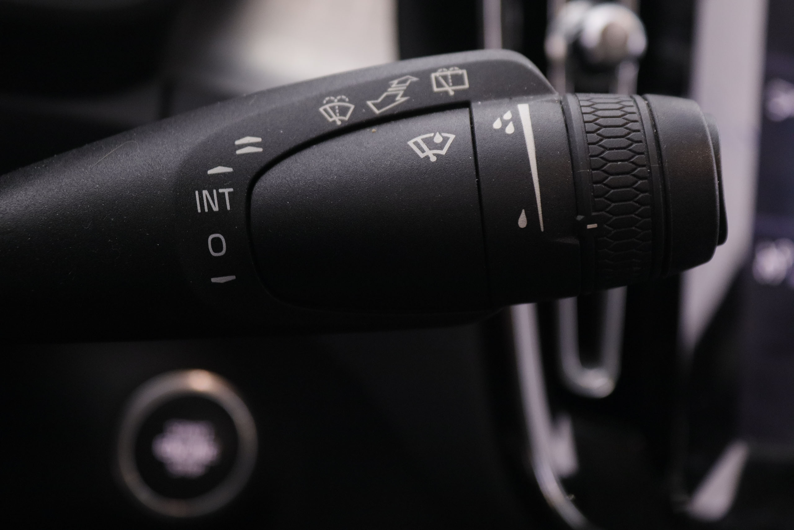 Volvo XC40 1.5 MOMENTUM T3 AUTO 163CV 5P # NAVY, PARKTRONIC foto 25