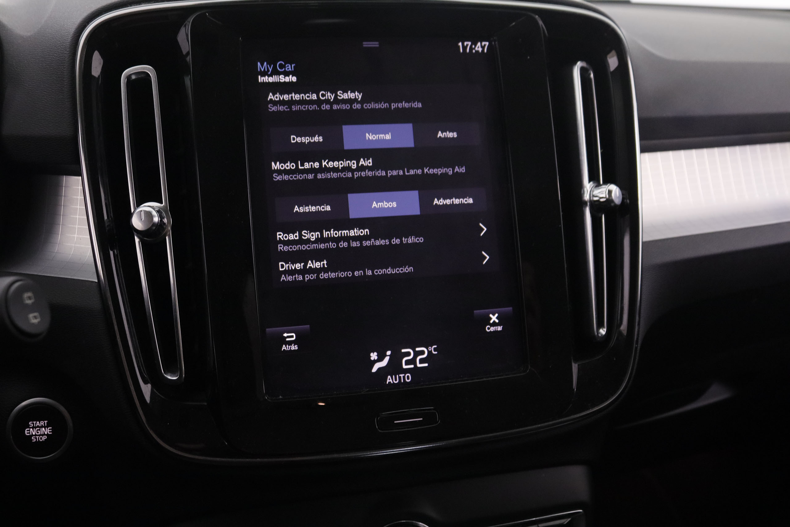 Volvo XC40 1.5 MOMENTUM T3 AUTO 163CV 5P # NAVY, PARKTRONIC foto 22