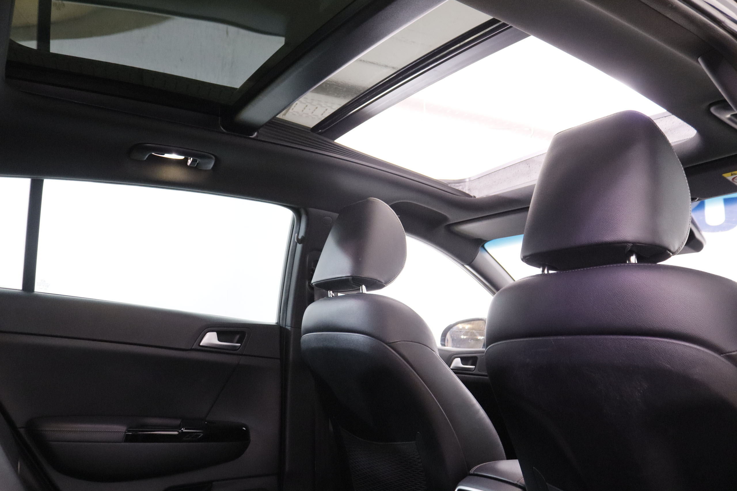 Kia Sportage 1.6 TGDI GT LINE 4X4 177CV 5P # CUERO, TECHO ELEC PANORAMICO, NAVY, PARKTRONIC foto 15