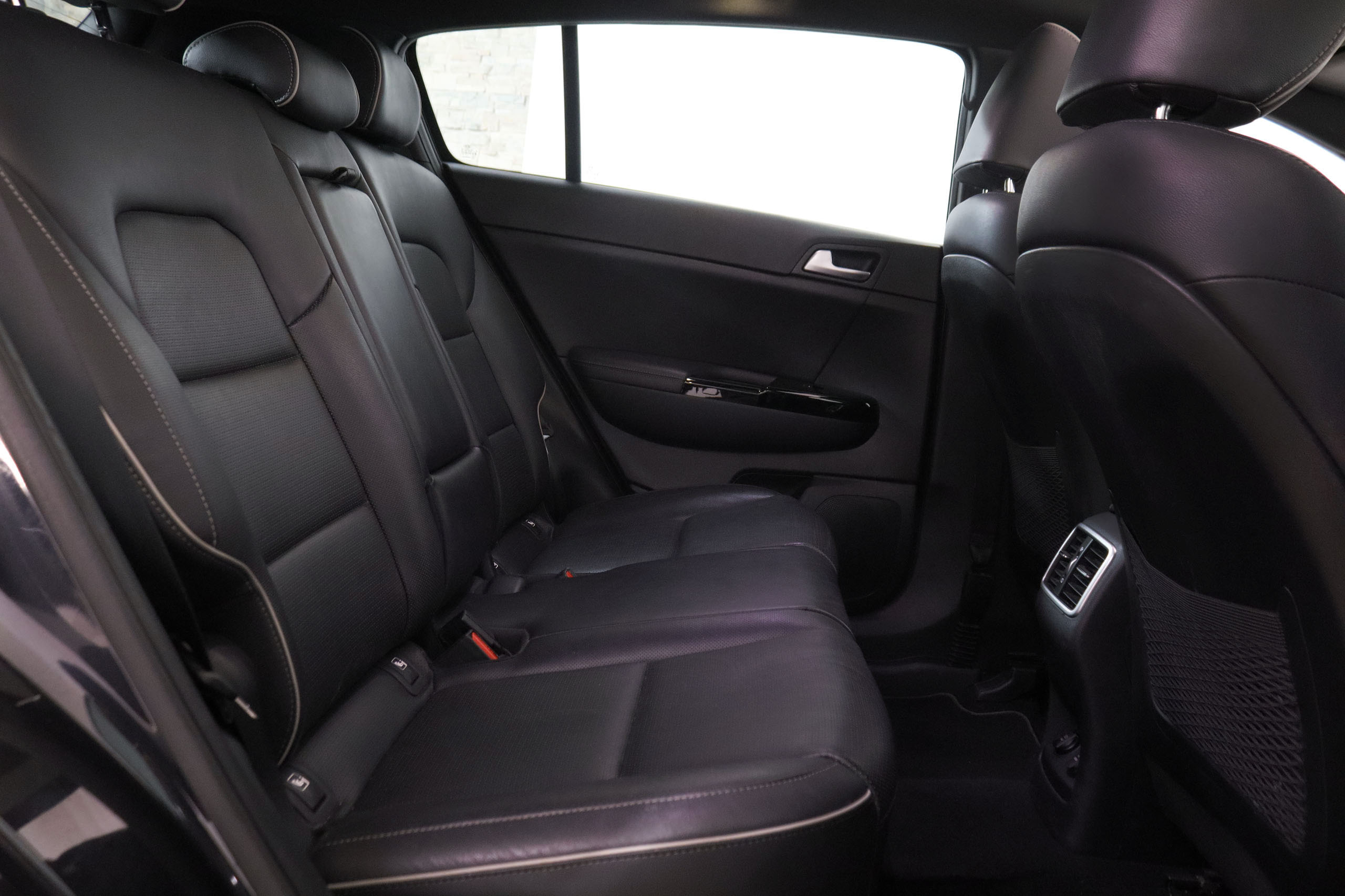 Kia Sportage 1.6 TGDI GT LINE 4X4 177CV 5P # CUERO, TECHO ELEC PANORAMICO, NAVY, PARKTRONIC foto 27