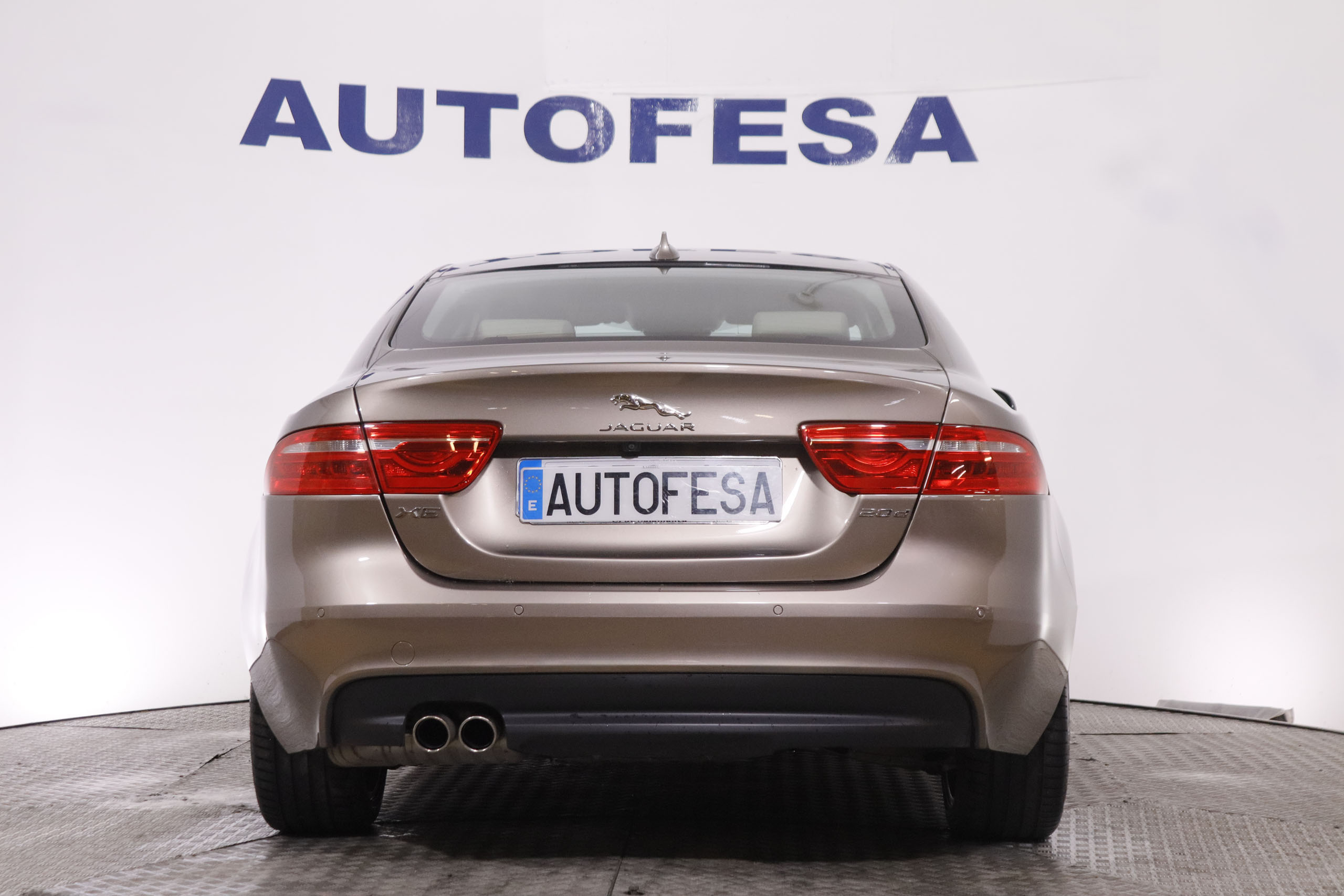 Jaguar Xe 2.0D PURE AUTO 180CV 4P # NAVY, PARKTRONIC foto 6