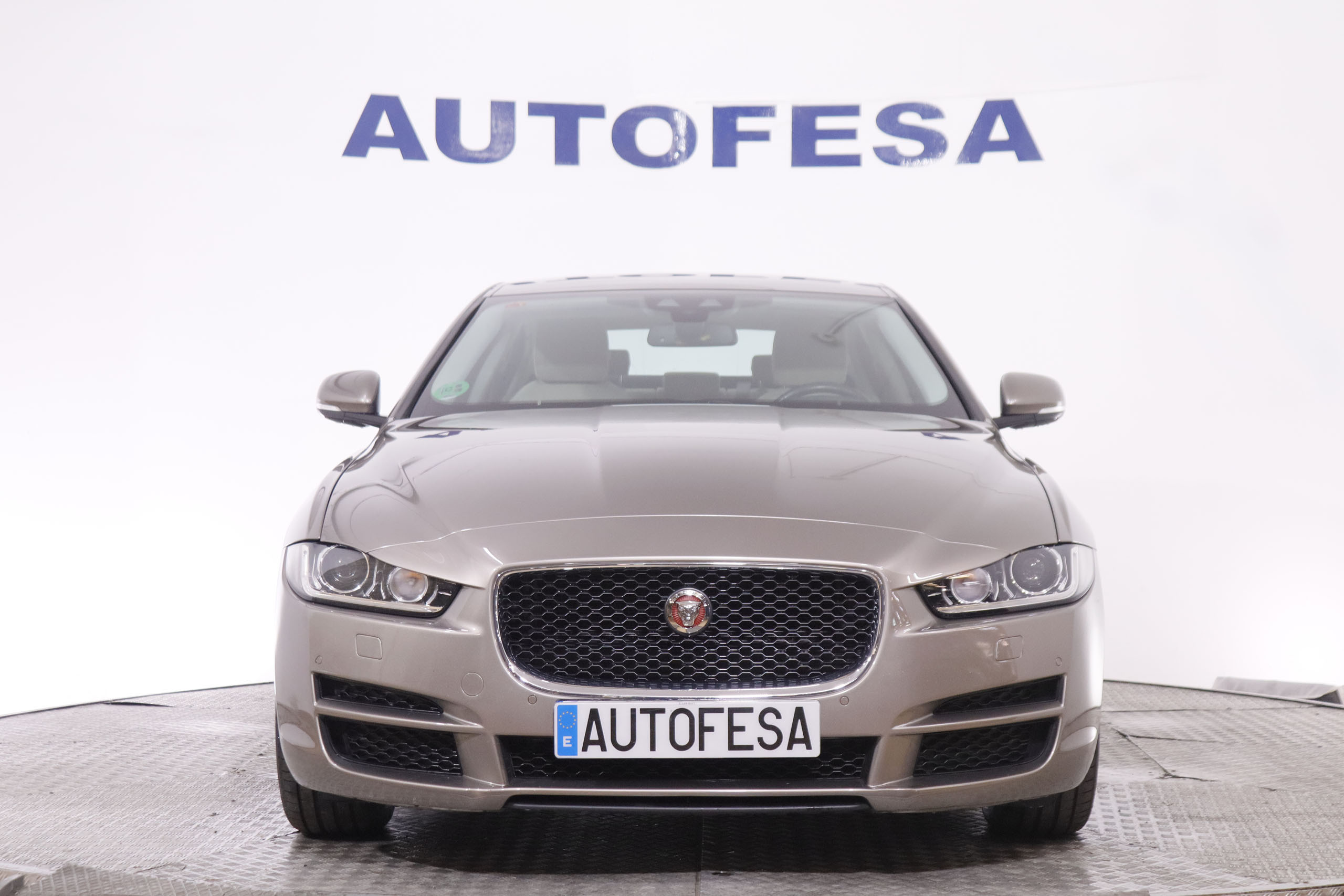 Jaguar Xe 2.0D PURE AUTO 180CV 4P # NAVY, PARKTRONIC foto 2