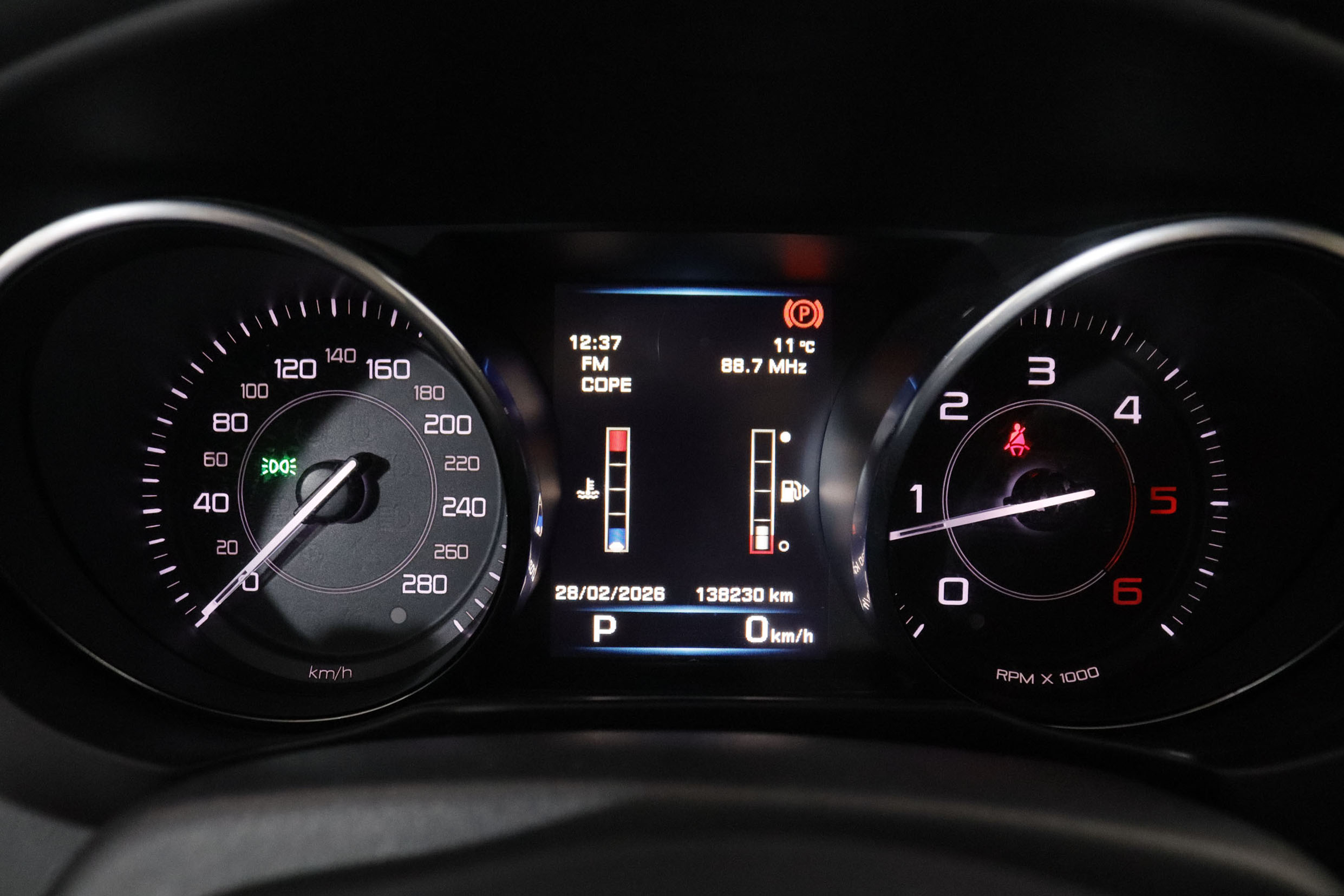 Jaguar Xe 2.0D PURE AUTO 180CV 4P # NAVY, PARKTRONIC foto 18