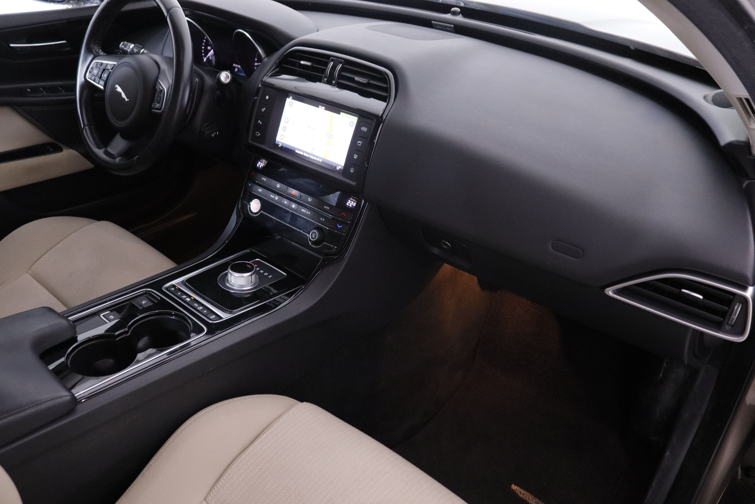 Jaguar Xe 2.0D PURE AUTO 180CV 4P # NAVY, PARKTRONIC foto 15