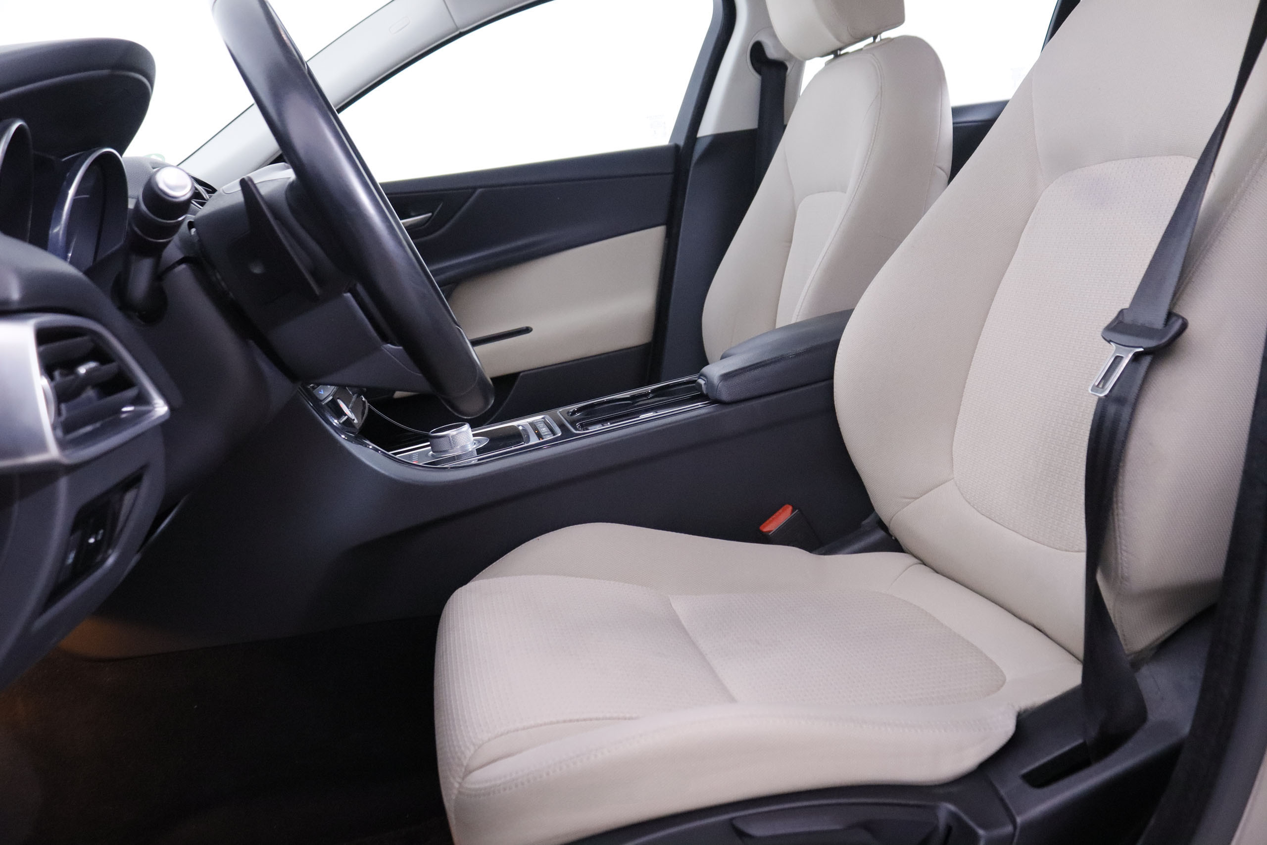 Jaguar Xe 2.0D PURE AUTO 180CV 4P # NAVY, PARKTRONIC foto 23