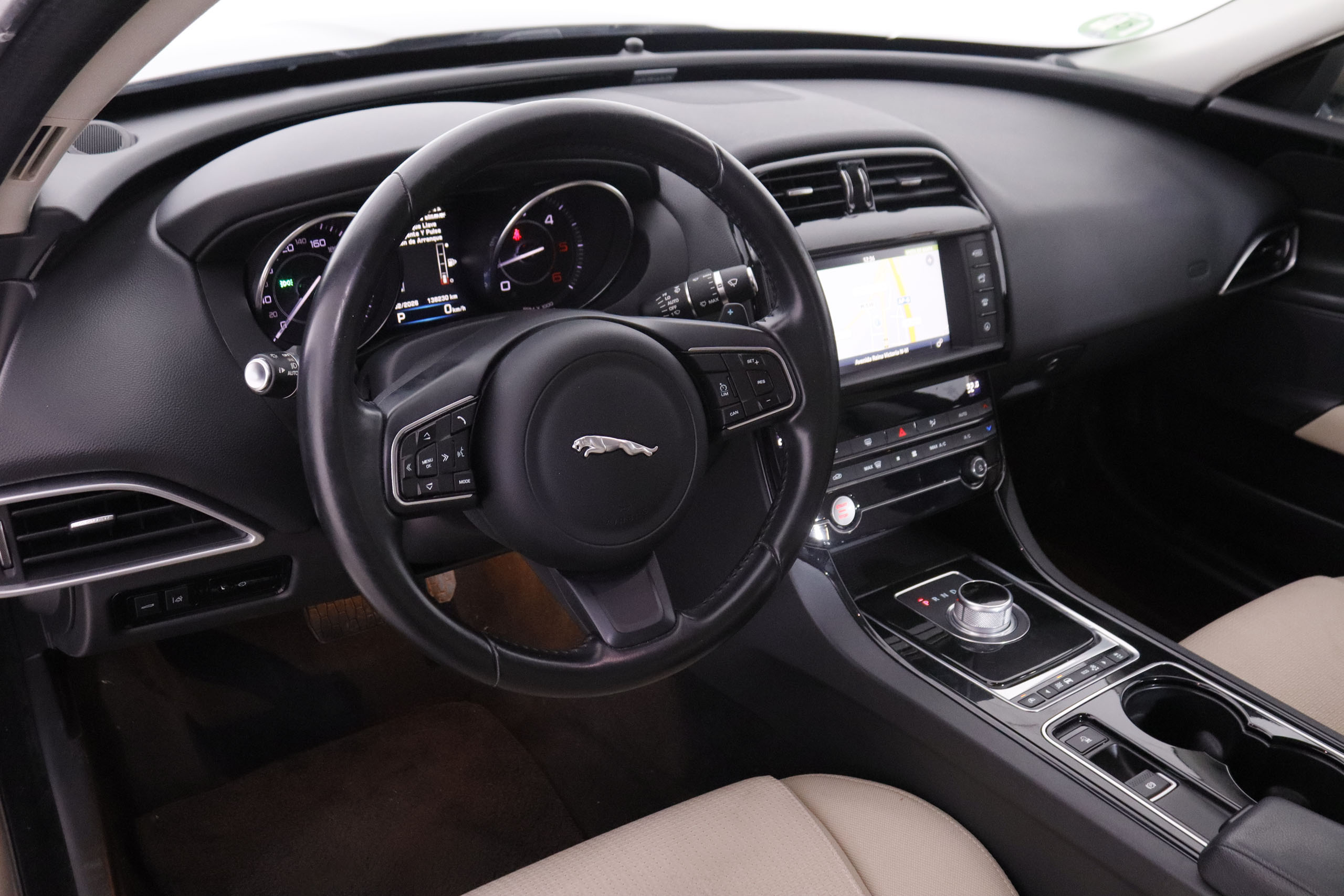 Jaguar Xe 2.0D PURE AUTO 180CV 4P # NAVY, PARKTRONIC foto 14