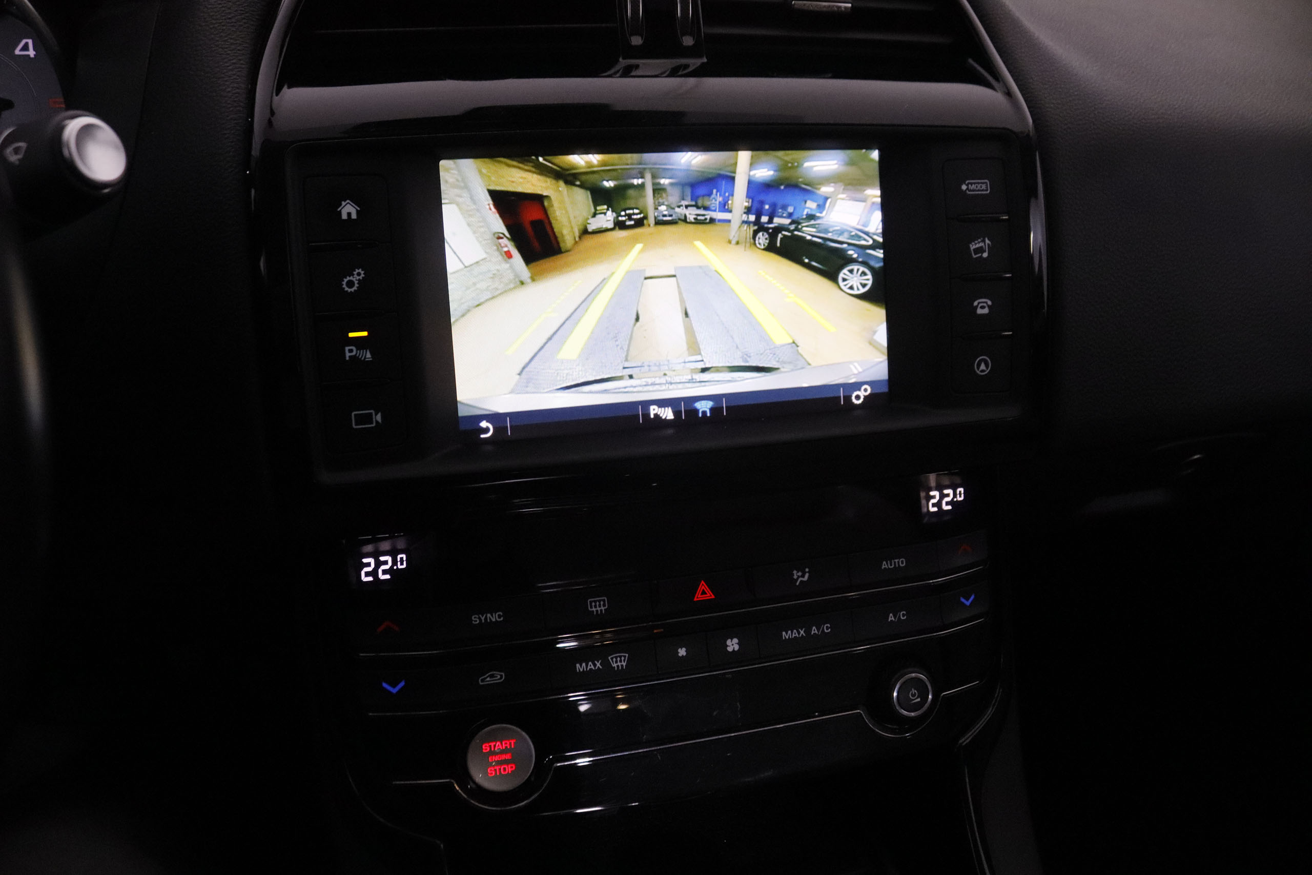 Jaguar Xe 2.0D PURE AUTO 180CV 4P # NAVY, PARKTRONIC foto 21