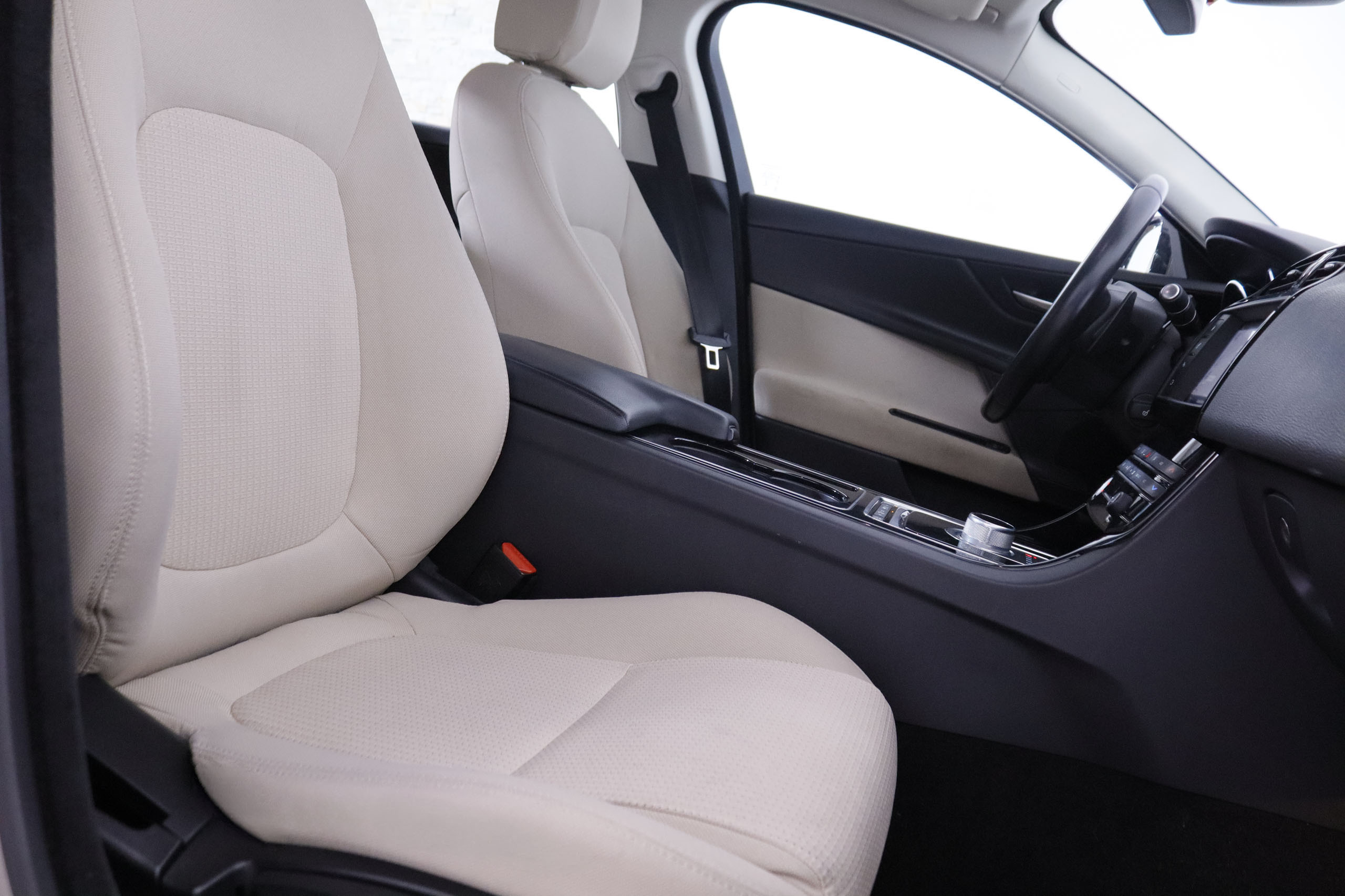 Jaguar Xe 2.0D PURE AUTO 180CV 4P # NAVY, PARKTRONIC foto 24