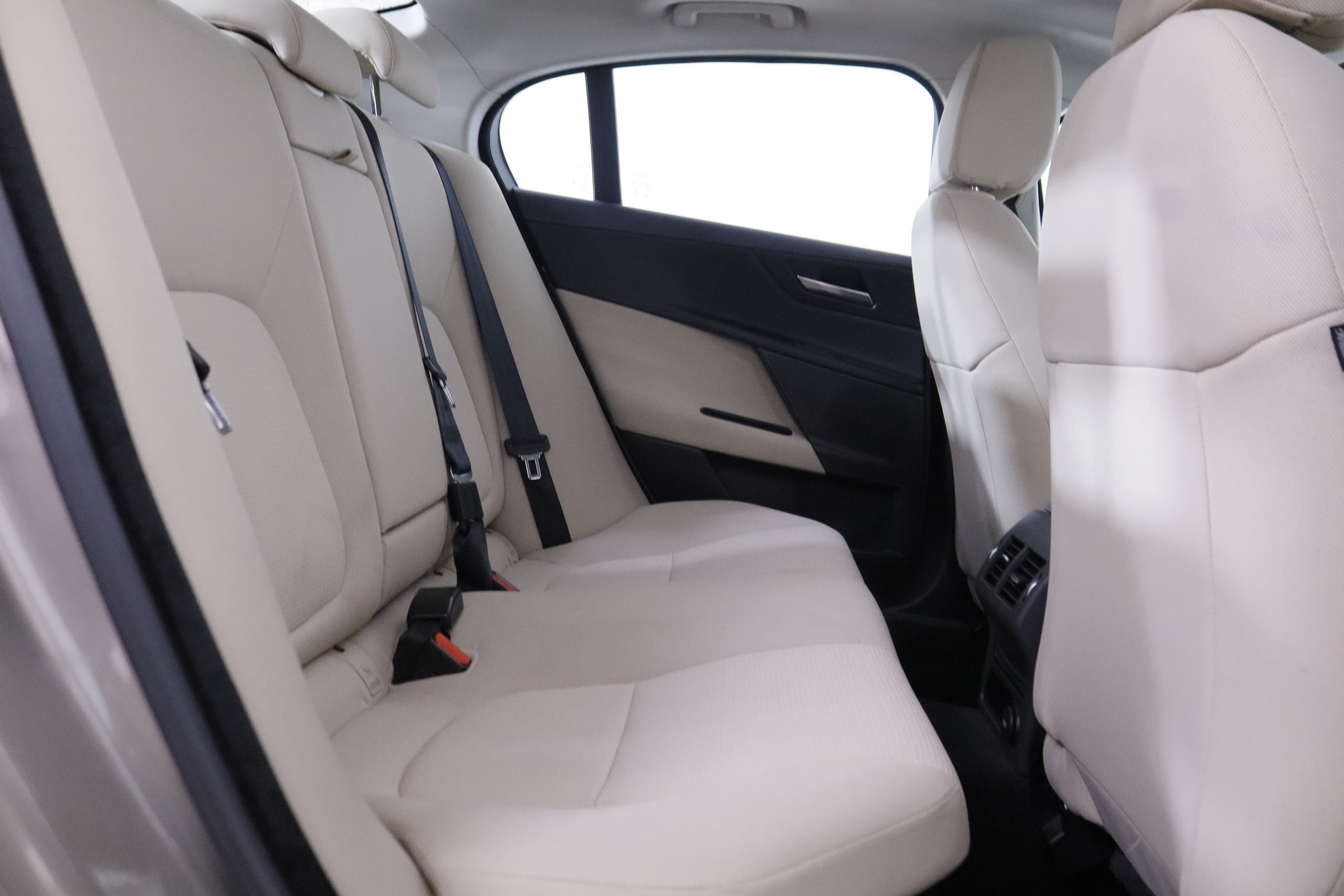 Jaguar Xe 2.0D PURE AUTO 180CV 4P # NAVY, PARKTRONIC foto 25