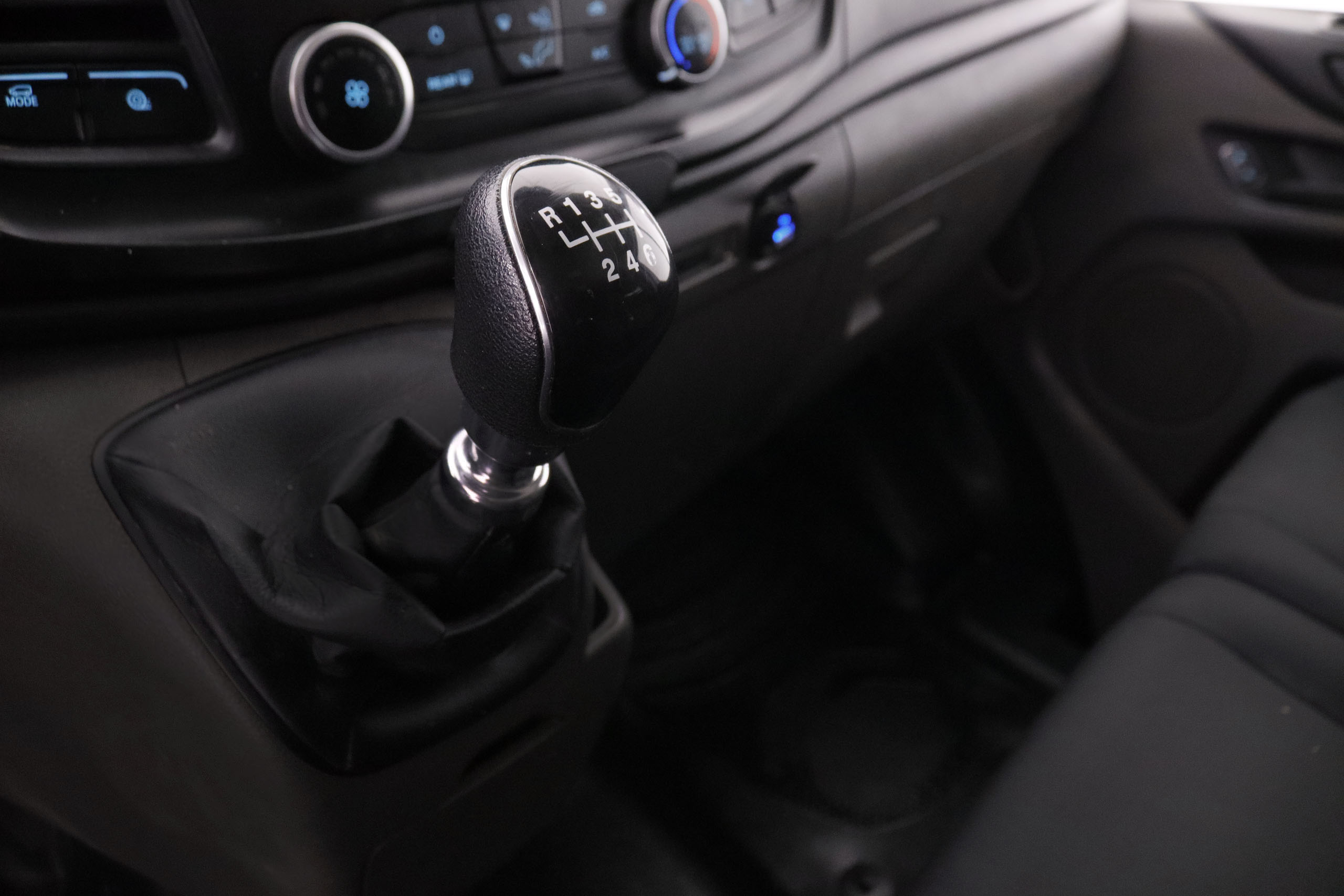 Ford Transit  Custom 2.0 TDCI MHEV KOMBI 105CV 9 PLAZAS 4P # IVA DEDUCIBLE foto 19