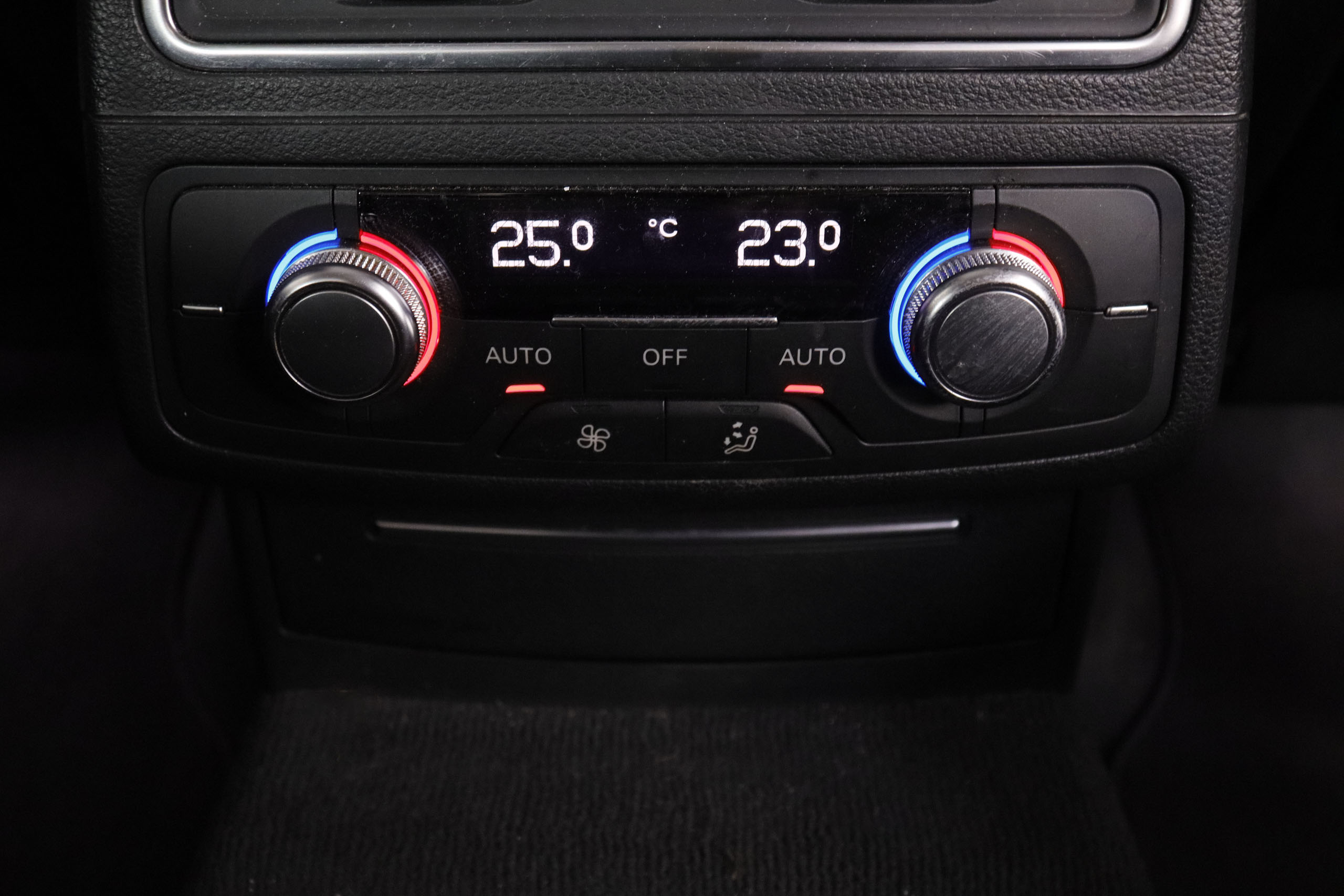 Audi A6 2.0 TDI ULTRA STRONIC AUTO 190CV 4P # NAVY, PARKTRONIC foto 22