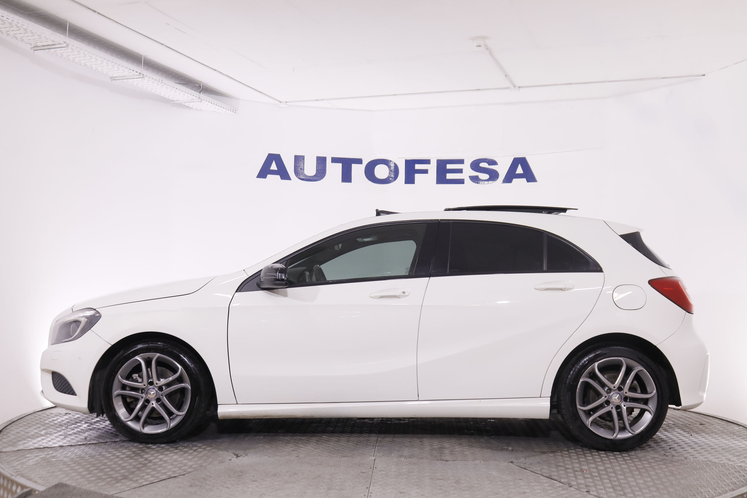 Mercedes-benz A 200 CLASE A A200 URBAN AUTO 156CV 5P # TECHO ELEC PANORAMICO, NAVY, PARKTRONIC foto 9