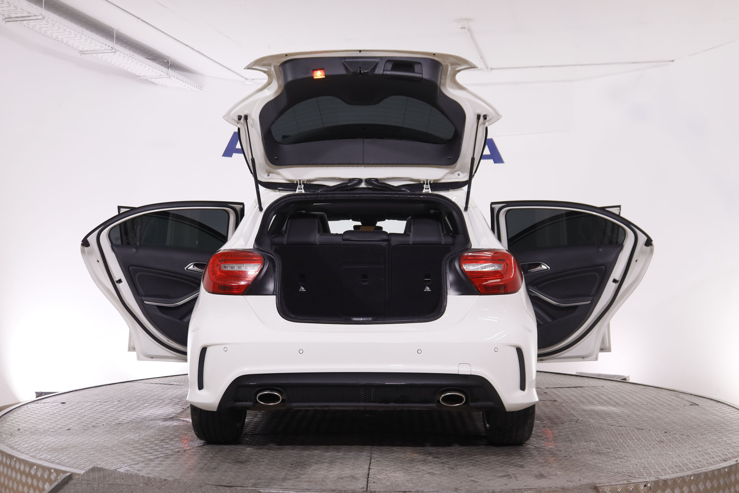 Mercedes-benz A 200 CLASE A A200 URBAN AUTO 156CV 5P # TECHO ELEC PANORAMICO, NAVY, PARKTRONIC foto 10