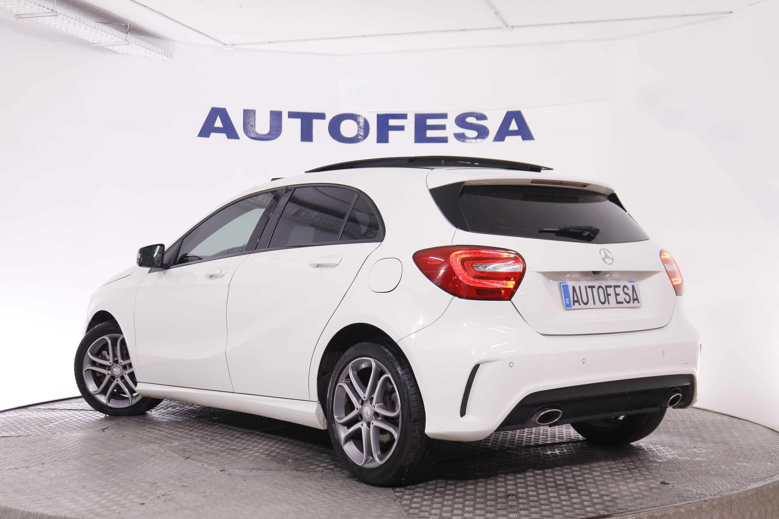 Mercedes-benz A 200 CLASE A A200 URBAN AUTO 156CV 5P # TECHO ELEC PANORAMICO, NAVY, PARKTRONIC foto 5