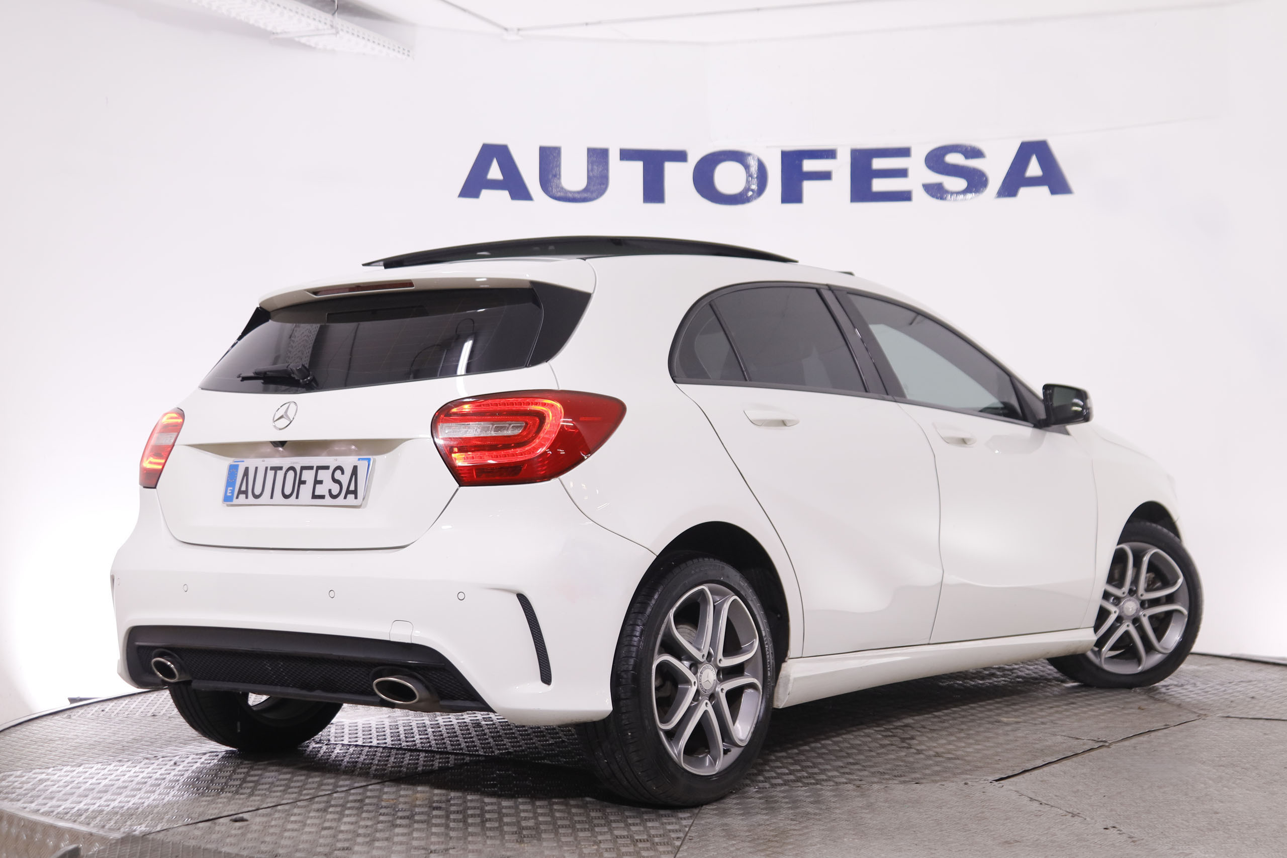 Mercedes-benz A 200 CLASE A A200 URBAN AUTO 156CV 5P # TECHO ELEC PANORAMICO, NAVY, PARKTRONIC foto 7