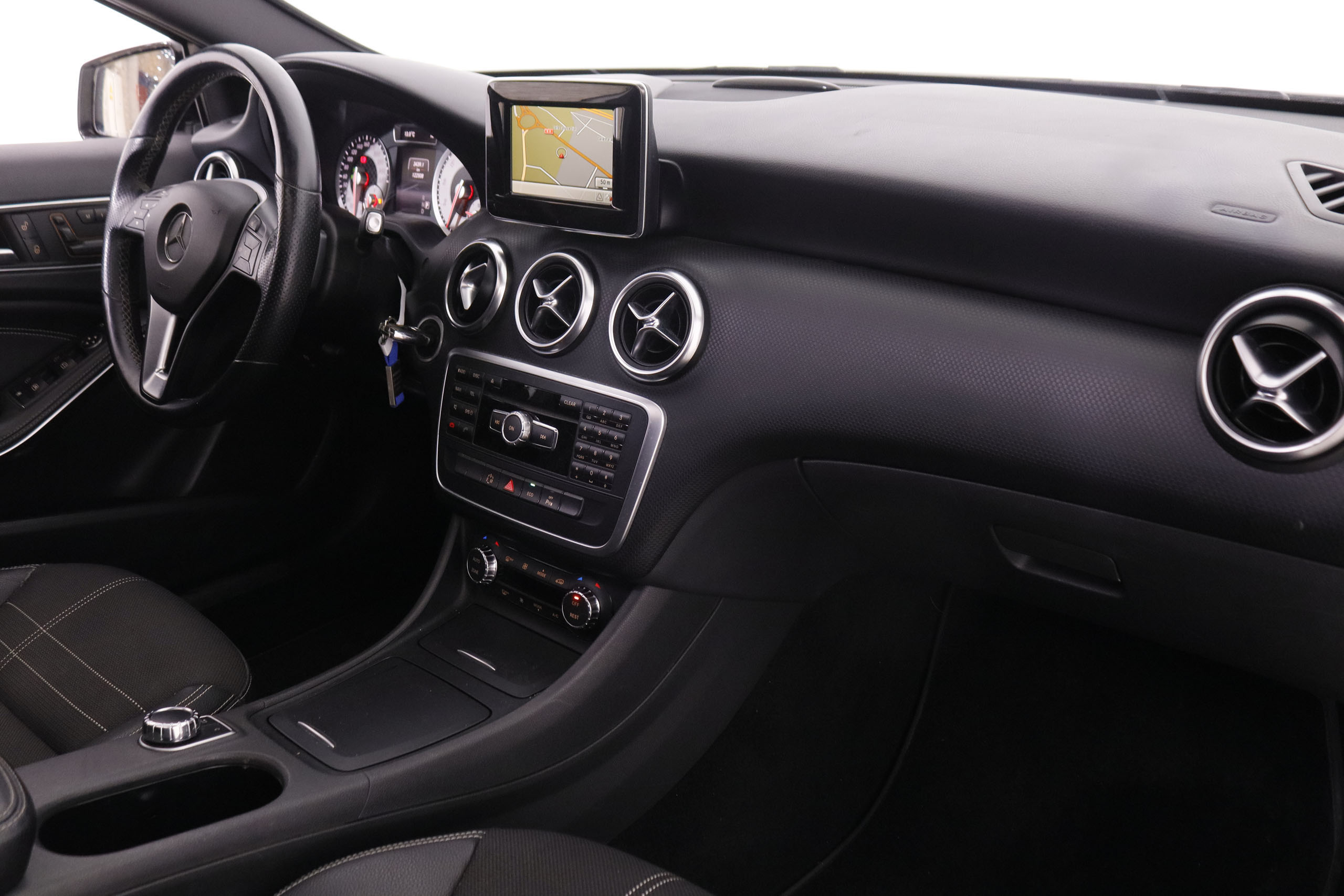 Mercedes-benz A 200 CLASE A A200 URBAN AUTO 156CV 5P # TECHO ELEC PANORAMICO, NAVY, PARKTRONIC foto 17