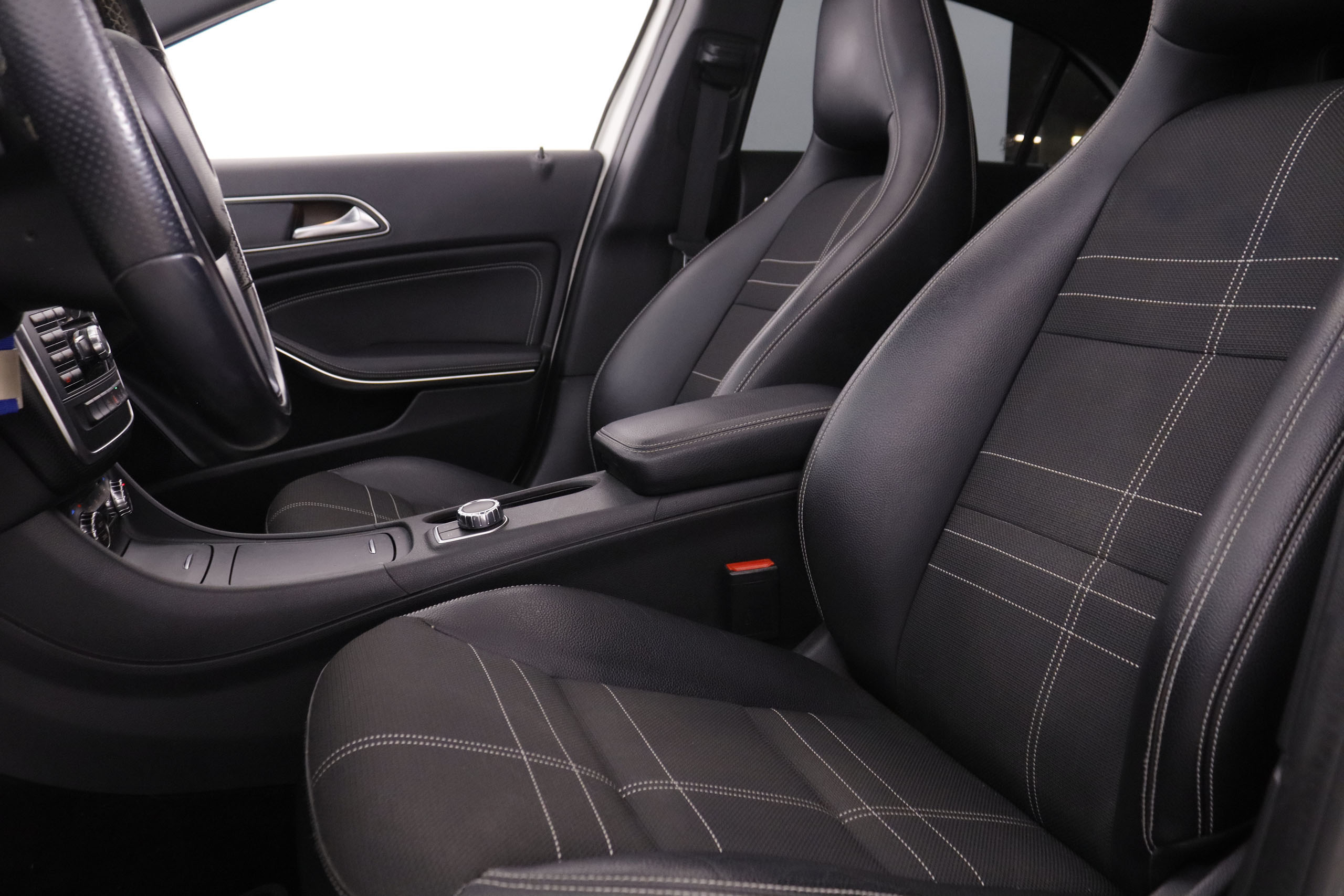 Mercedes-benz A 200 CLASE A A200 URBAN AUTO 156CV 5P # TECHO ELEC PANORAMICO, NAVY, PARKTRONIC foto 23