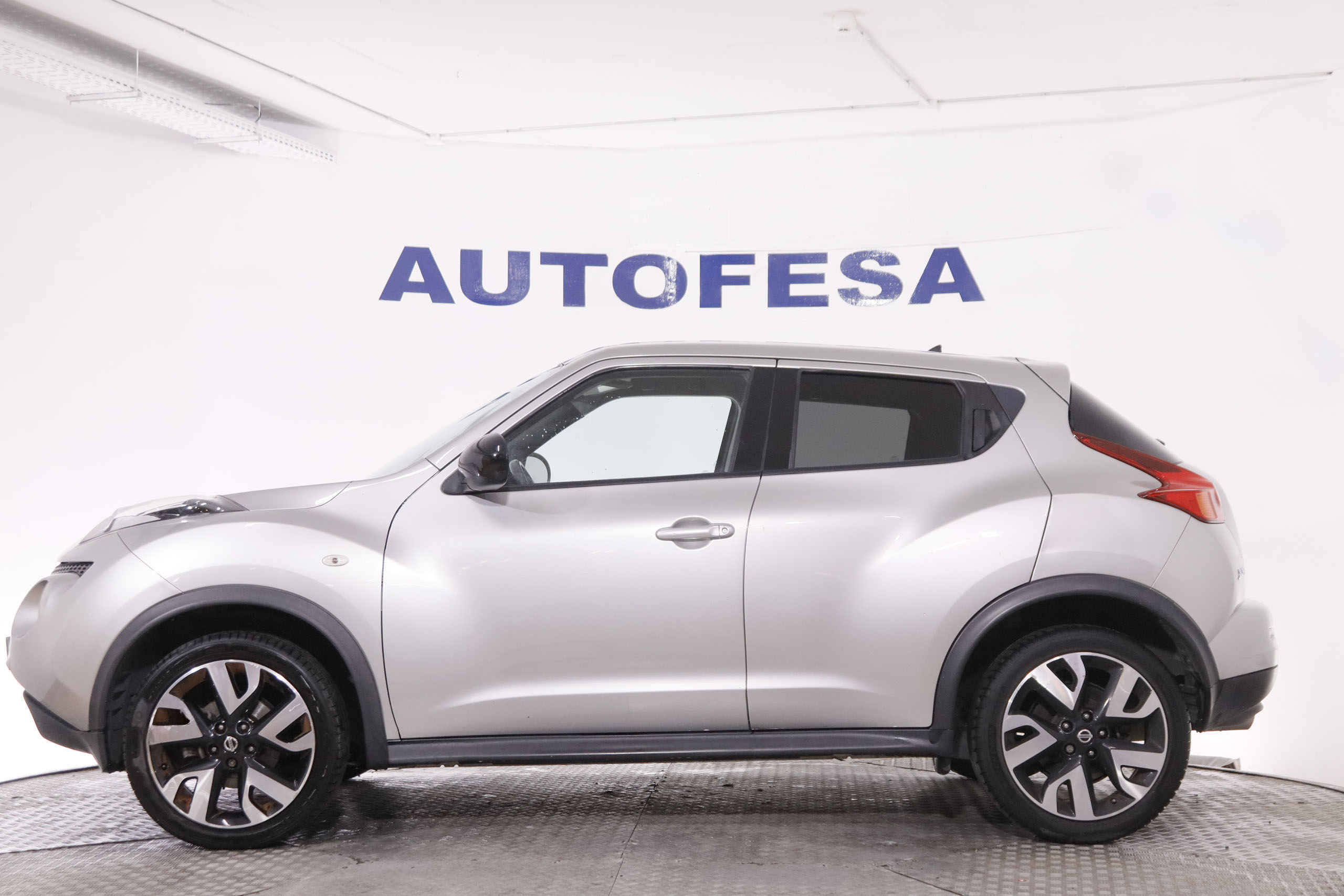 Nissan JUKE 1.6 NTEC 4X2 117CV 5P # NAVY, PARKTRONIC 1.6 NTEC 4X2 117CV 5P foto 9