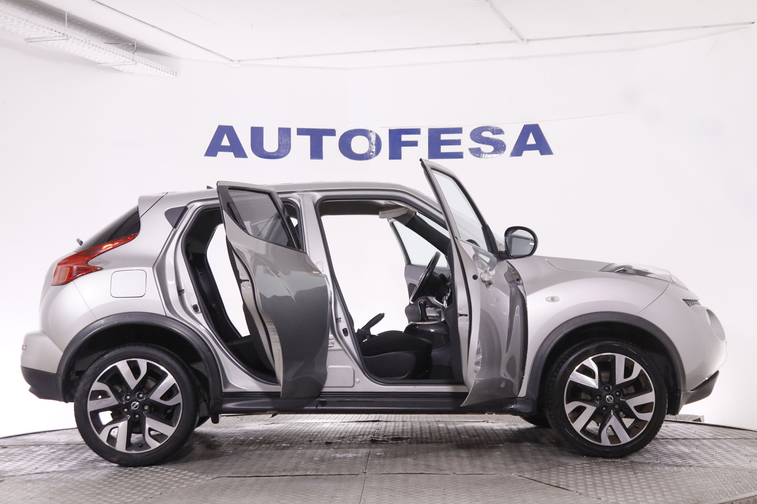 Nissan JUKE 1.6 NTEC 4X2 117CV 5P # NAVY, PARKTRONIC 1.6 NTEC 4X2 117CV 5P foto 10