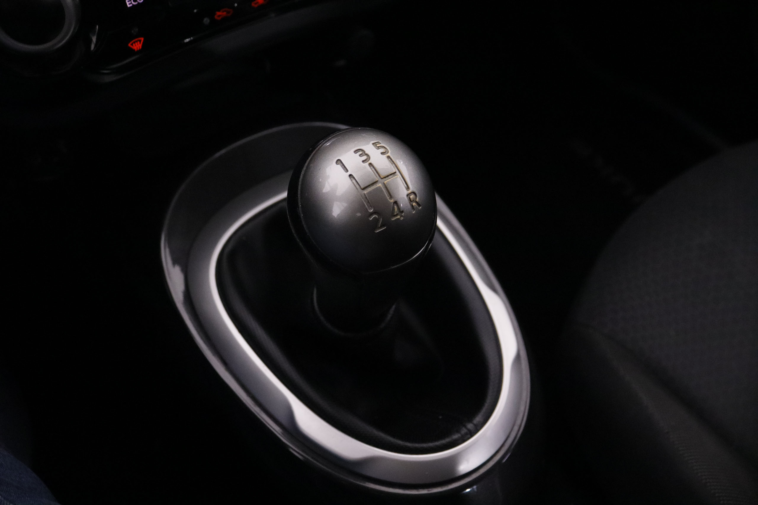 Nissan JUKE 1.6 NTEC 4X2 117CV 5P # NAVY, PARKTRONIC 1.6 NTEC 4X2 117CV 5P foto 22