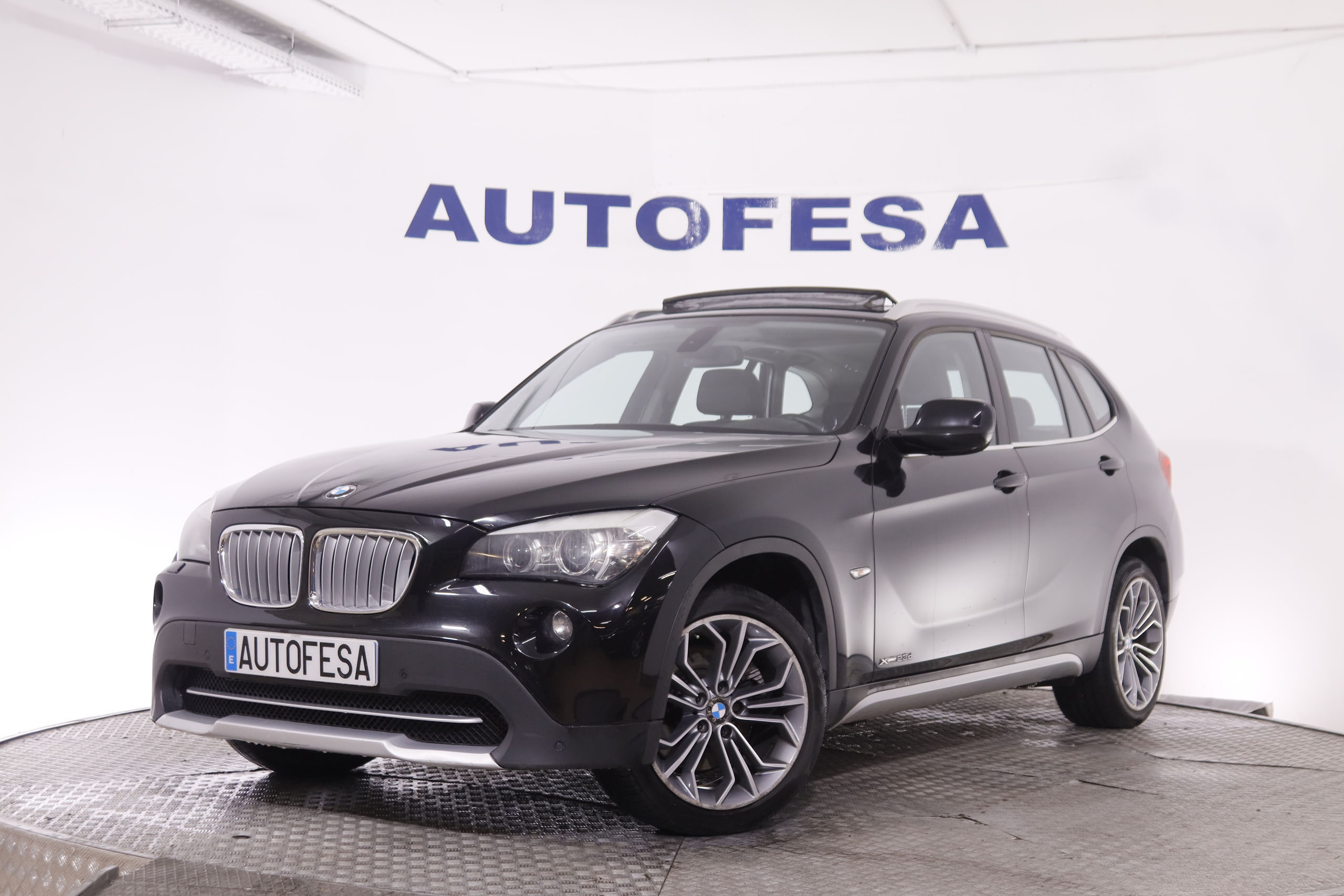 BMW X1 X1 23D XDRIVE AUTO 204CV 5P # CUERO, TECHO ELEC PANORAMICO,NAVY foto 1