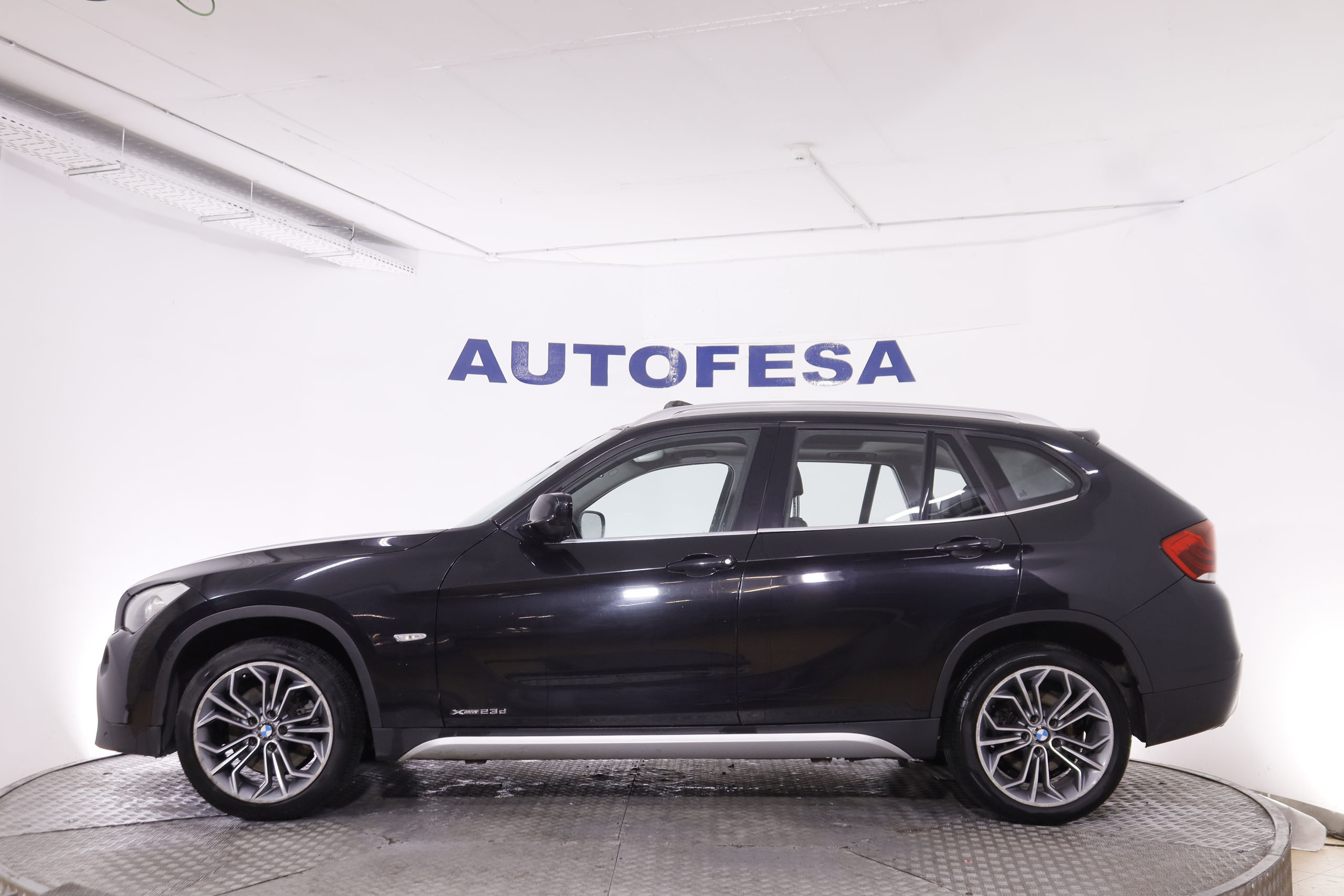 BMW X1 X1 23D XDRIVE AUTO 204CV 5P # CUERO, TECHO ELEC PANORAMICO,NAVY foto 9