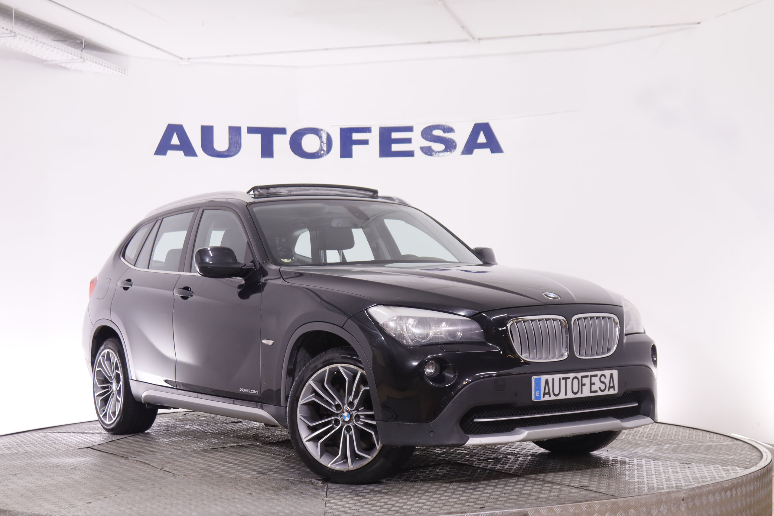 BMW X1 X1 23D XDRIVE AUTO 204CV 5P # CUERO, TECHO ELEC PANORAMICO,NAVY foto 3