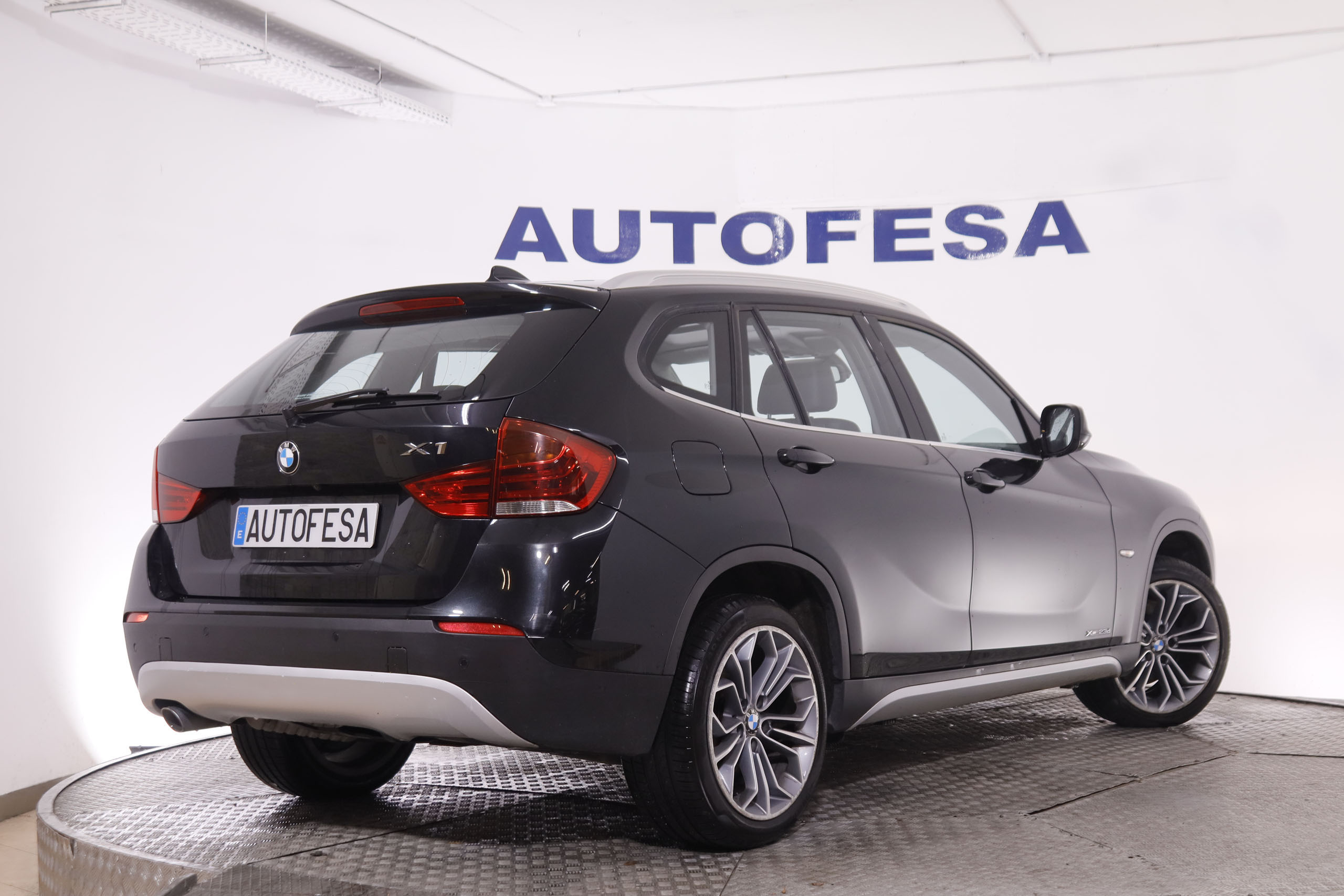BMW X1 X1 23D XDRIVE AUTO 204CV 5P # CUERO, TECHO ELEC PANORAMICO,NAVY foto 5