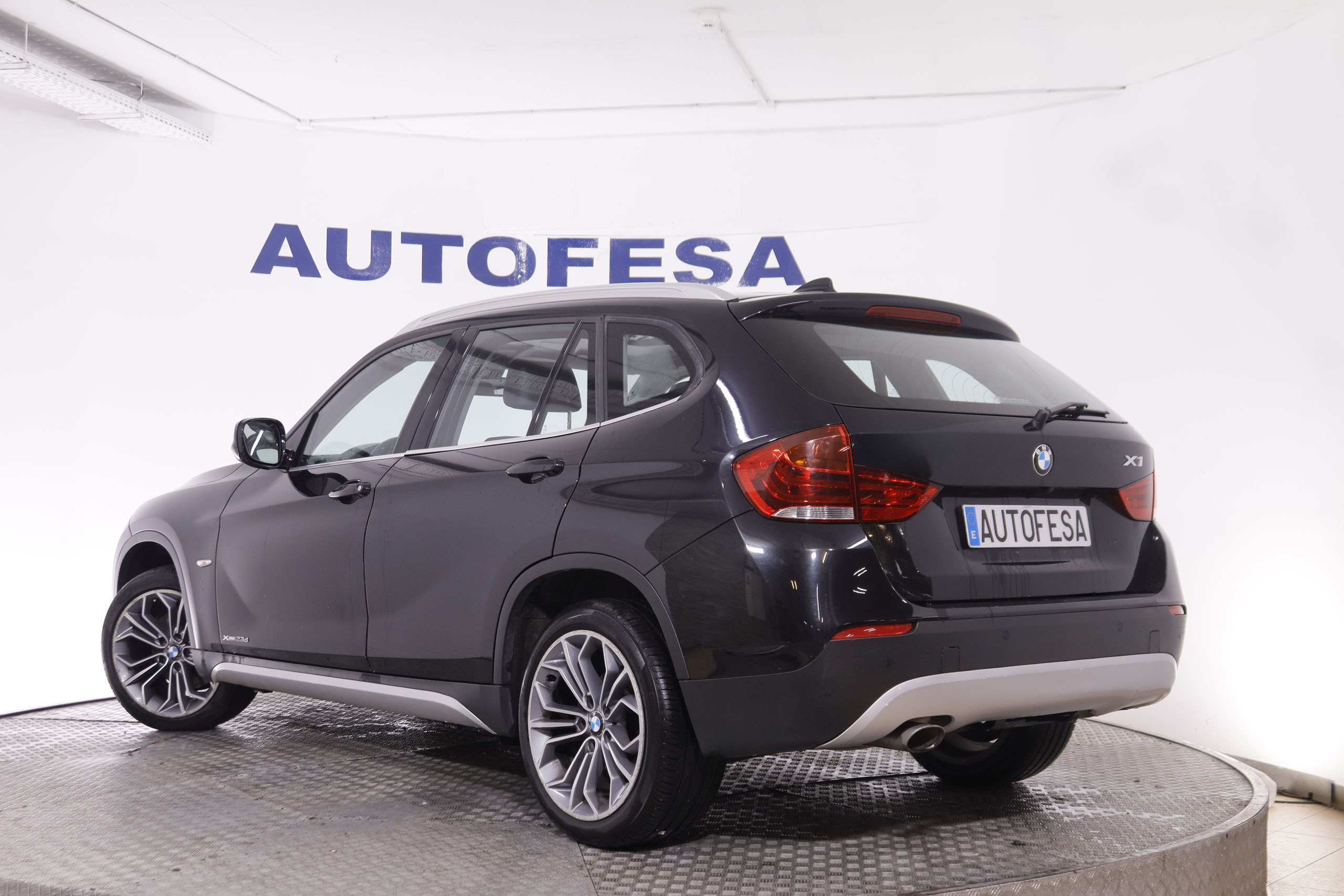 BMW X1 X1 23D XDRIVE AUTO 204CV 5P # CUERO, TECHO ELEC PANORAMICO,NAVY foto 7