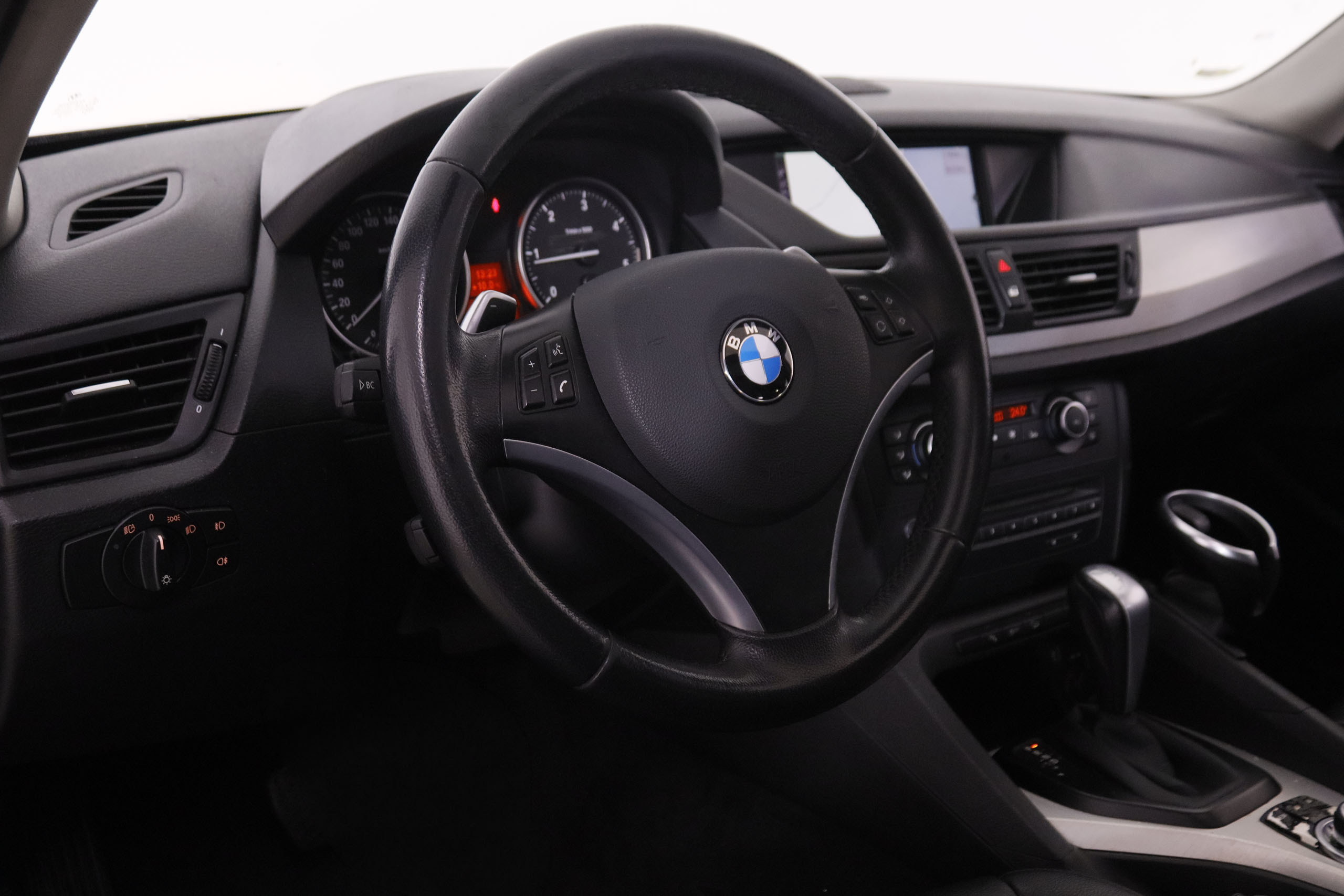 BMW X1 X1 23D XDRIVE AUTO 204CV 5P # CUERO, TECHO ELEC PANORAMICO,NAVY foto 15