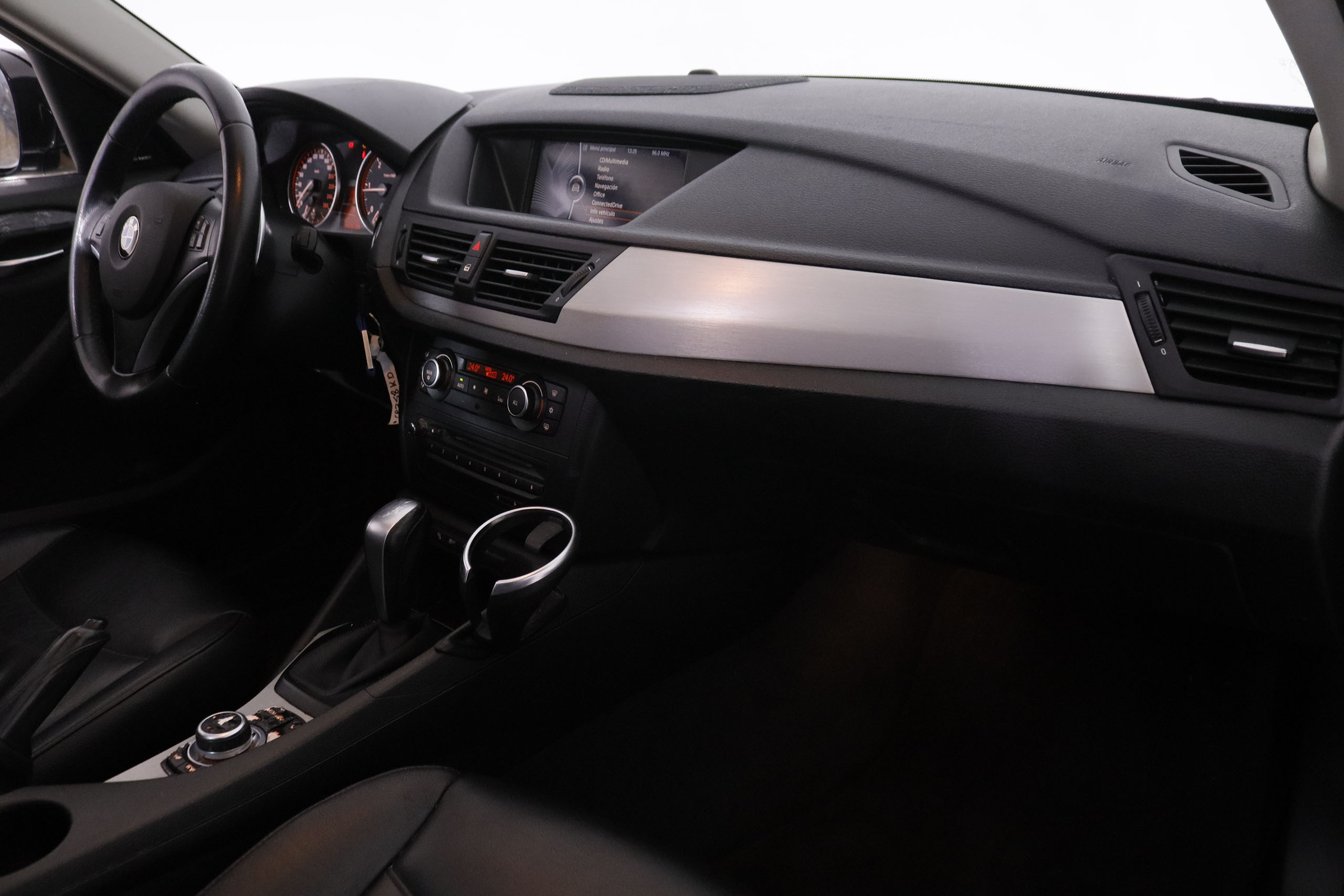BMW X1 X1 23D XDRIVE AUTO 204CV 5P # CUERO, TECHO ELEC PANORAMICO,NAVY foto 17