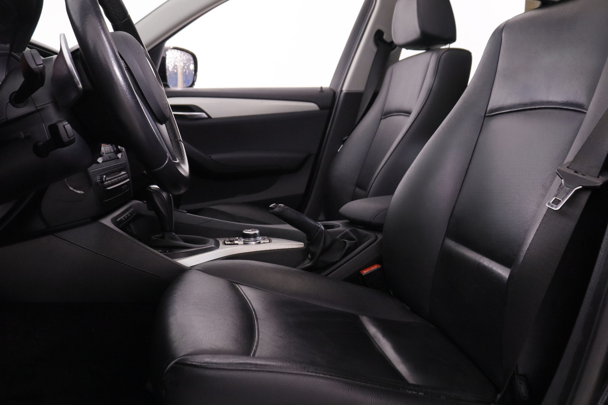 BMW X1 X1 23D XDRIVE AUTO 204CV 5P # CUERO, TECHO ELEC PANORAMICO,NAVY foto 25