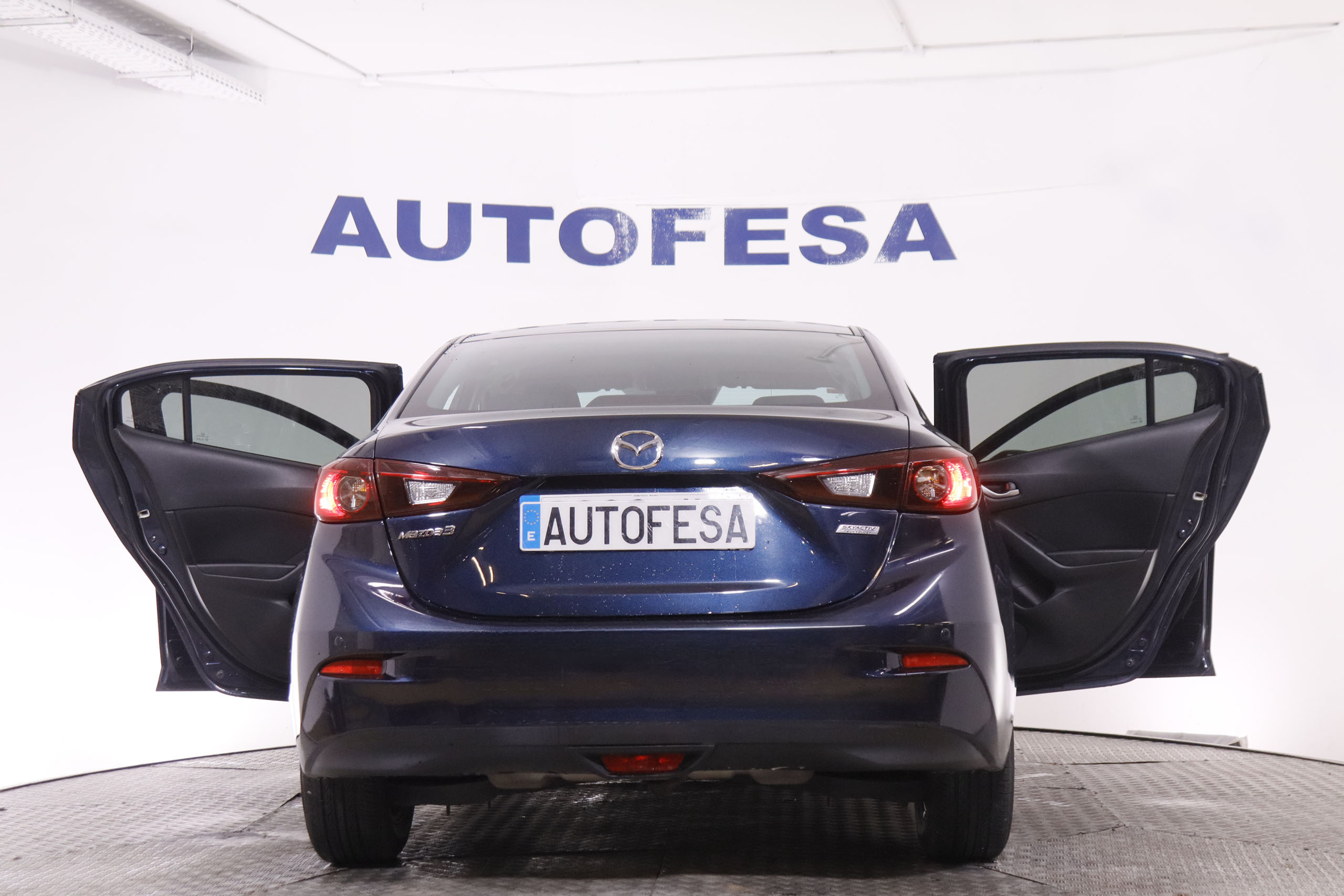 Mazda 3 1.5D SEDAN 105CV 4P # NAVY, PARKTRONIC foto 10