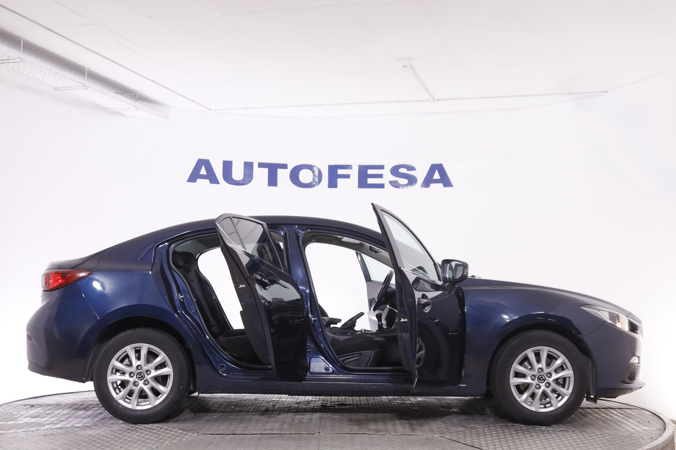 Mazda 3 1.5D SEDAN 105CV 4P # NAVY, PARKTRONIC foto 11
