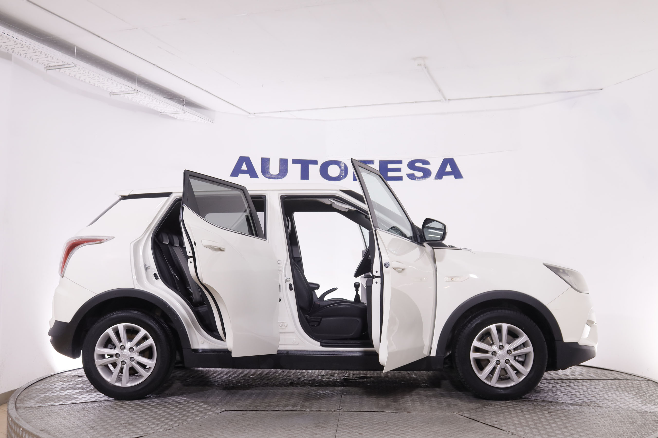 Ssangyong Tivoli 1.6 D16T PREMIUM 4X2 115CV 5P # BLUETOOTH foto 10