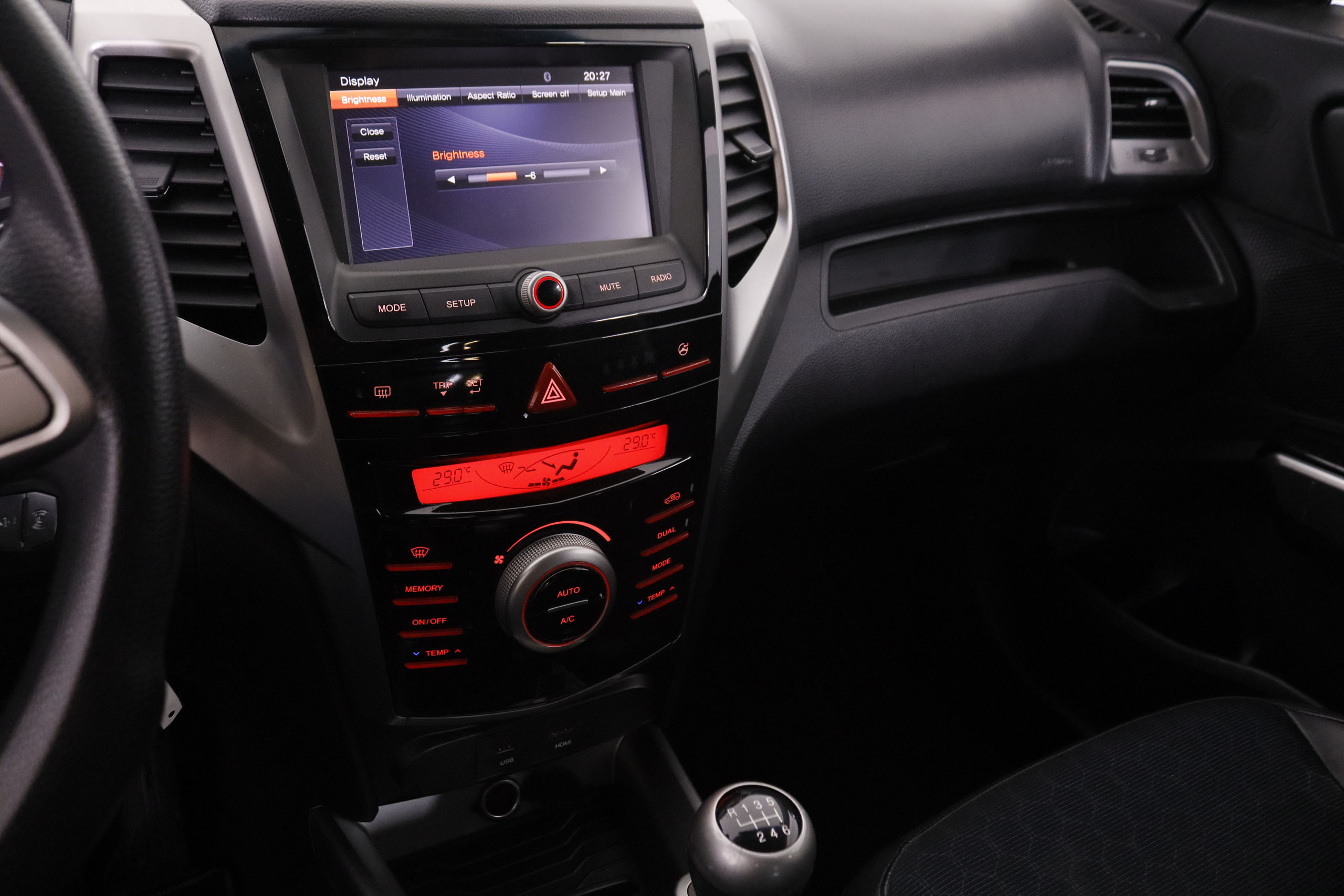 Ssangyong Tivoli 1.6 D16T PREMIUM 4X2 115CV 5P # BLUETOOTH foto 18