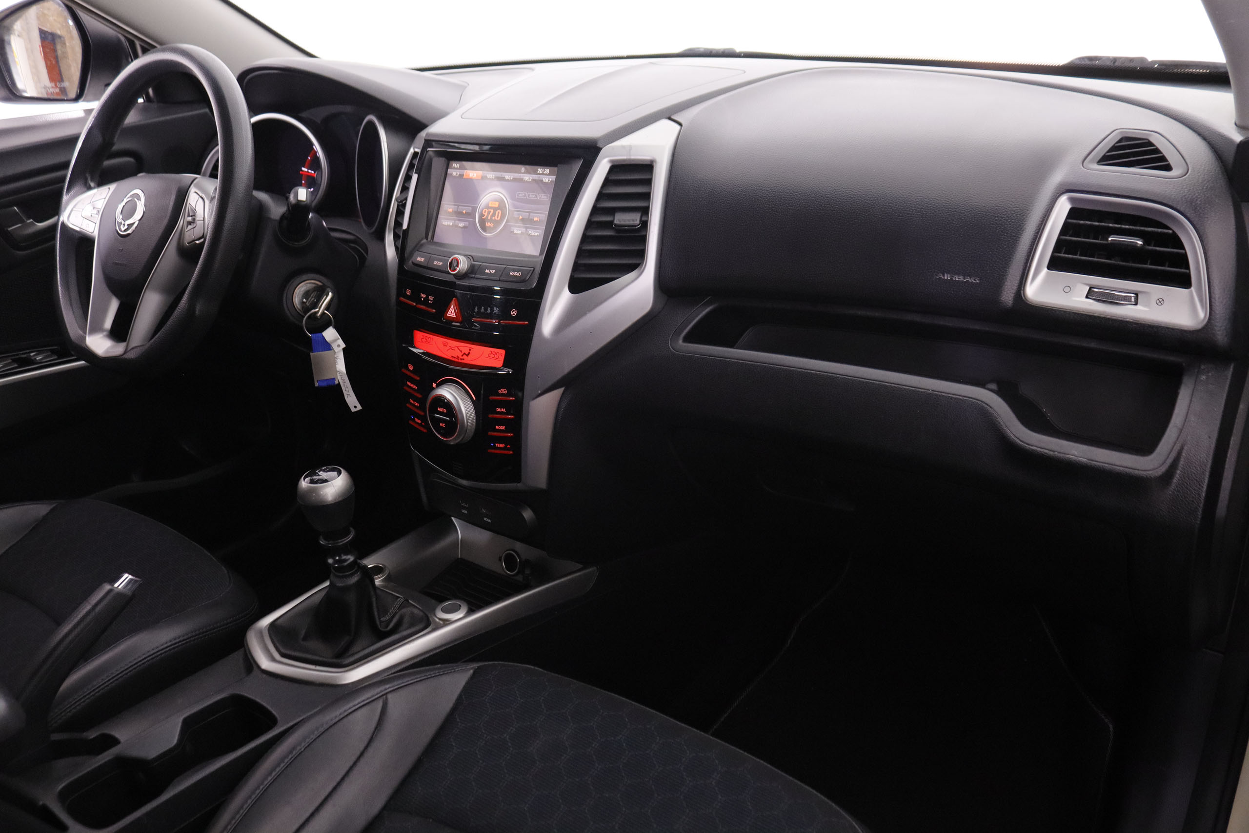 Ssangyong Tivoli 1.6 D16T PREMIUM 4X2 115CV 5P # BLUETOOTH foto 15