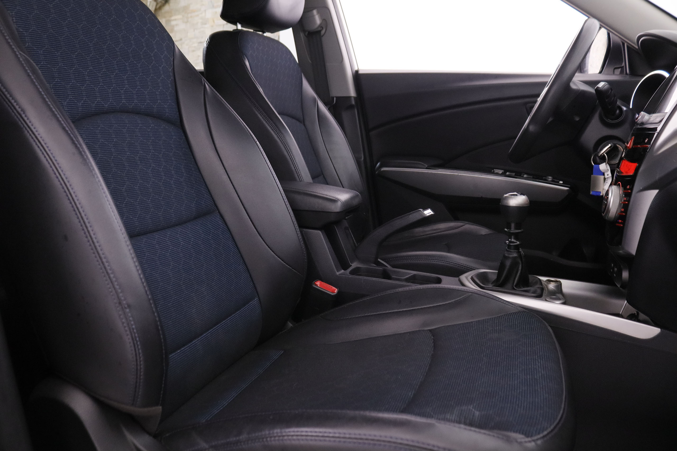 Ssangyong Tivoli 1.6 D16T PREMIUM 4X2 115CV 5P # BLUETOOTH foto 22