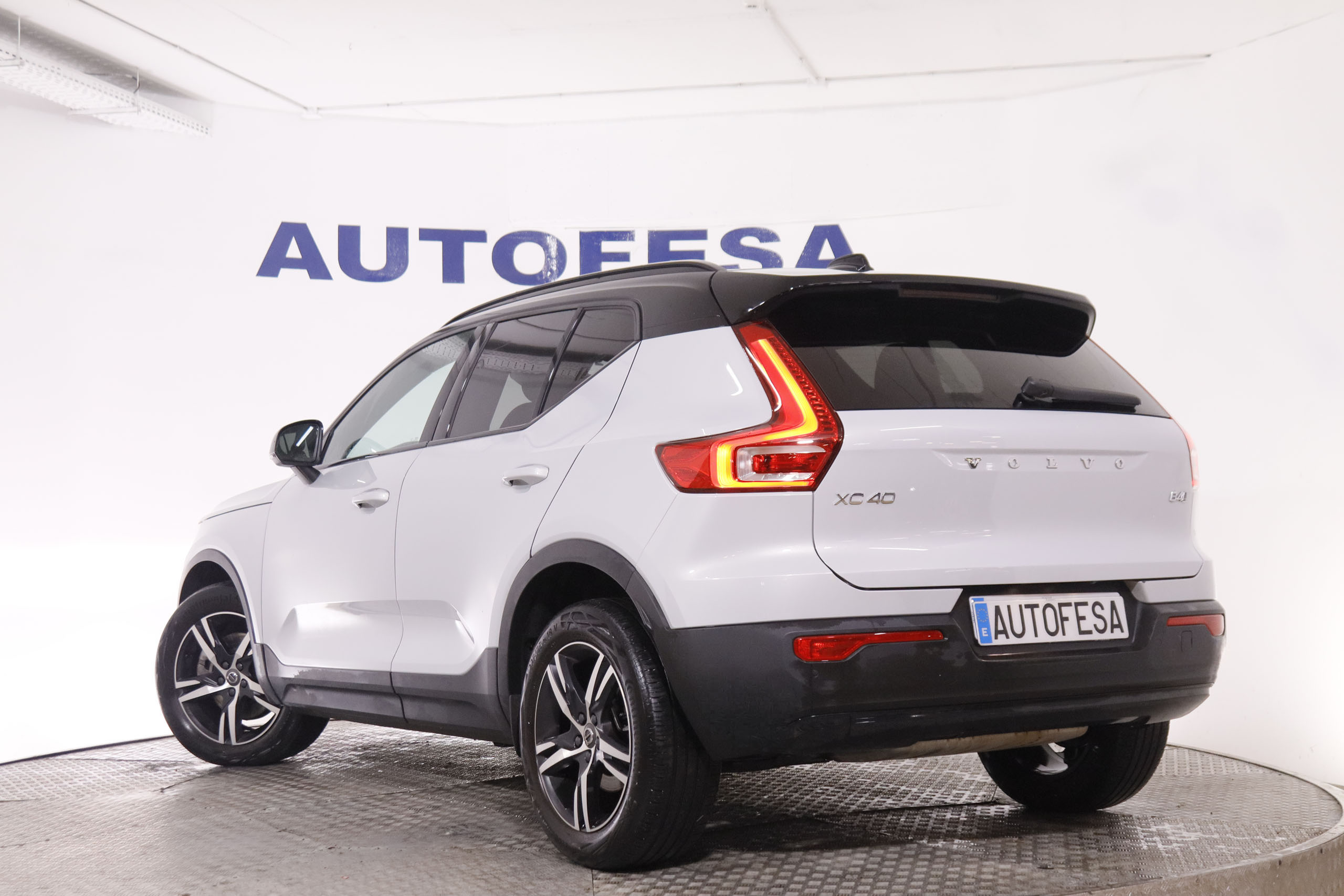 Volvo XC40 2.0 B4 HYBRID AWD R DESIGN AUTO 197CV 5P # IVA DEDUCIBLE, NAVY, PARKTRONIC foto 5