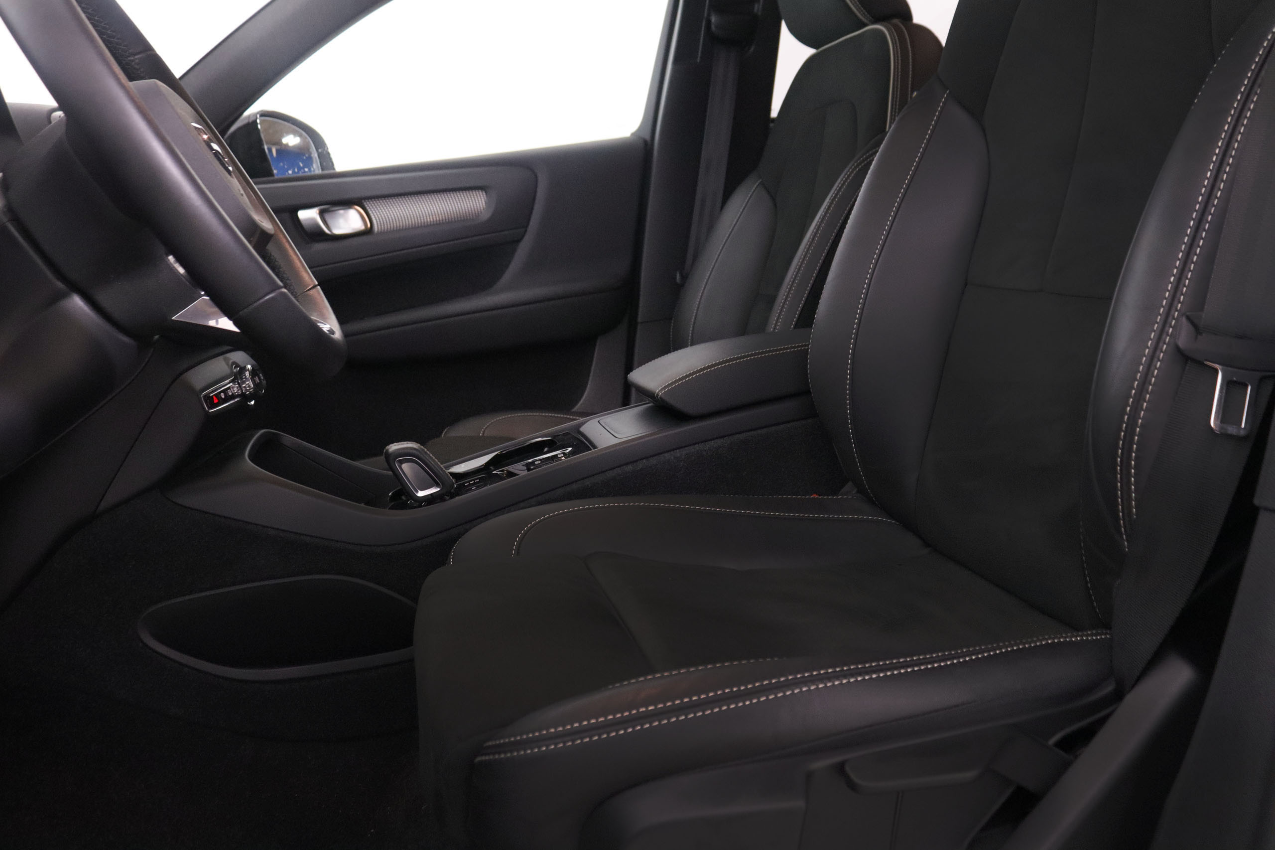 Volvo XC40 2.0 B4 HYBRID AWD R DESIGN AUTO 197CV 5P # IVA DEDUCIBLE, NAVY, PARKTRONIC foto 23